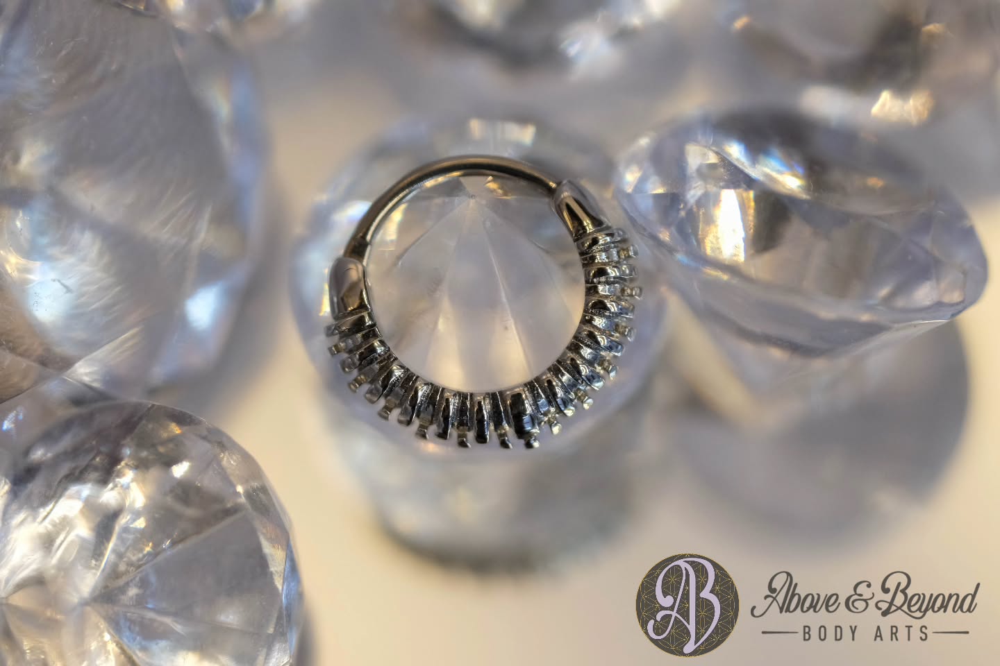 @tetherjewelry has been a staple in our jewelry displays for quite a while now! While their new designs are in our cases - and are very exciting - we wanted to show off the older designs we still have our hands on 💜
This "Omni" design is abstract, textured, and just downright cool 😎 We also love to see these go home in daiths!
📷: @50percentsnakes
#septumjewelry #safepiercing #santabarbara #piercing #bodyjewelry