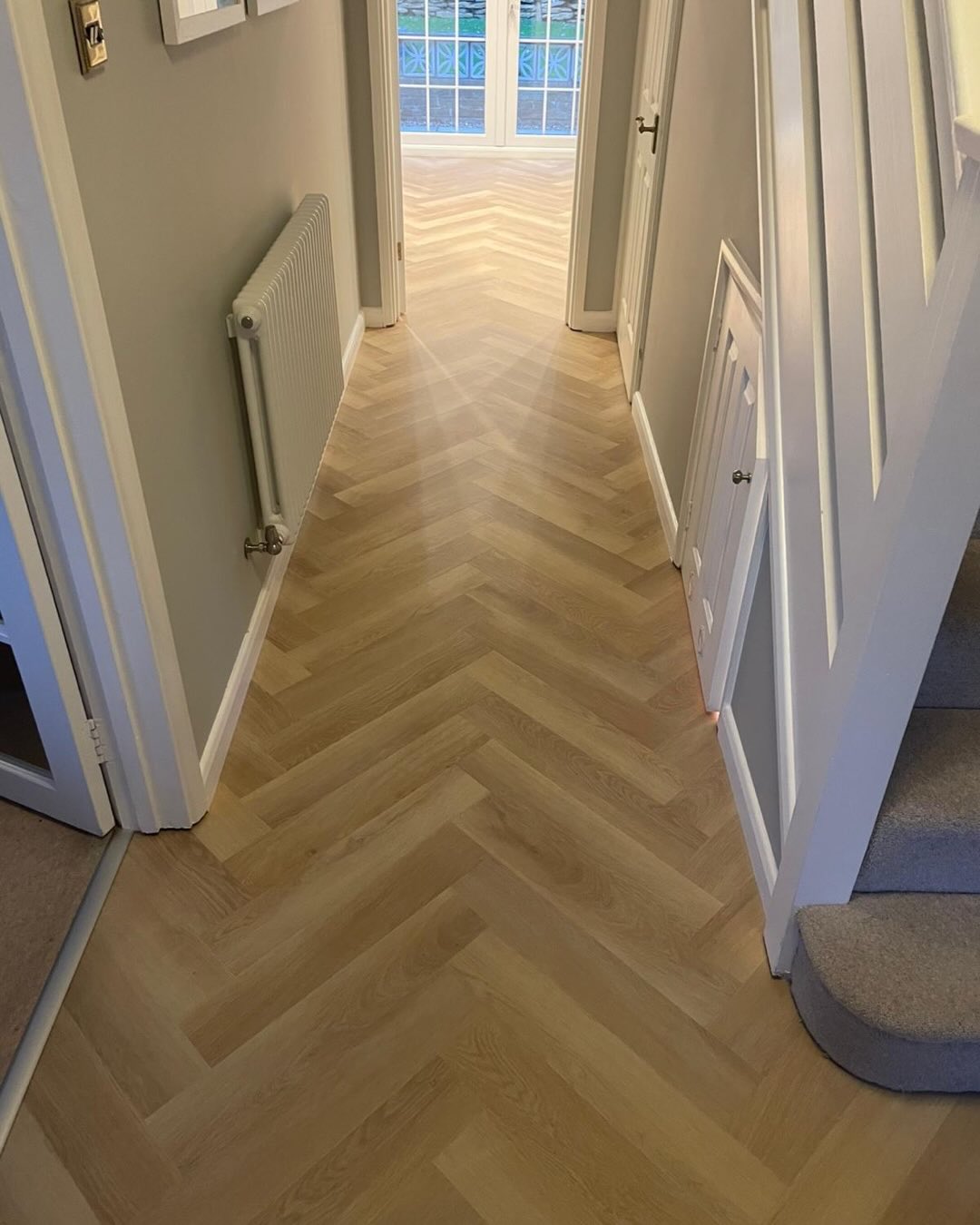 We recently completed a kitchen and entrance hallway LVT Herringbone installation near Weston Favell. The client was returning to us from previous works we'd completed at the property and we were more than happy to oblige..
Using @bramptonchase Studio Designs the finish looked fresh and a helped create a contemporary feel to the new kitchen too!
Please do get in touch if this is something you'd like or simply wish to discuss your next project with us that requires a quality floor covering.. #lvtflooring #lvt #floor #floordesign
sales@gofloorit.co.uk
01327 220555
...or via our socials