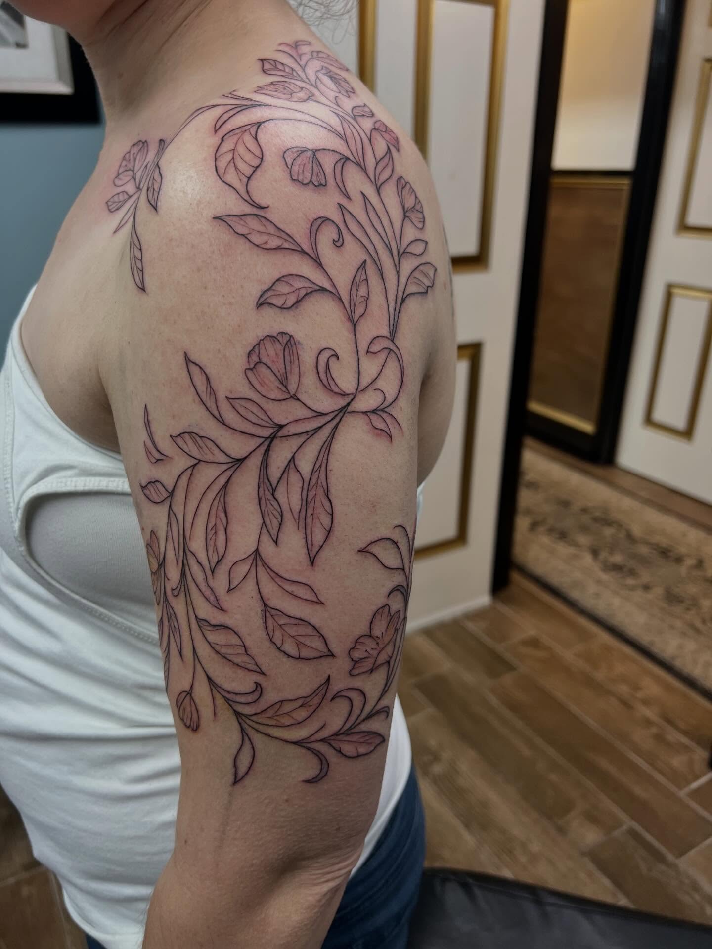 Custom freehand tattoo from today.. still in progress much more to come… #tattoo #flowertattoos #finelinetattoos #tattooartist