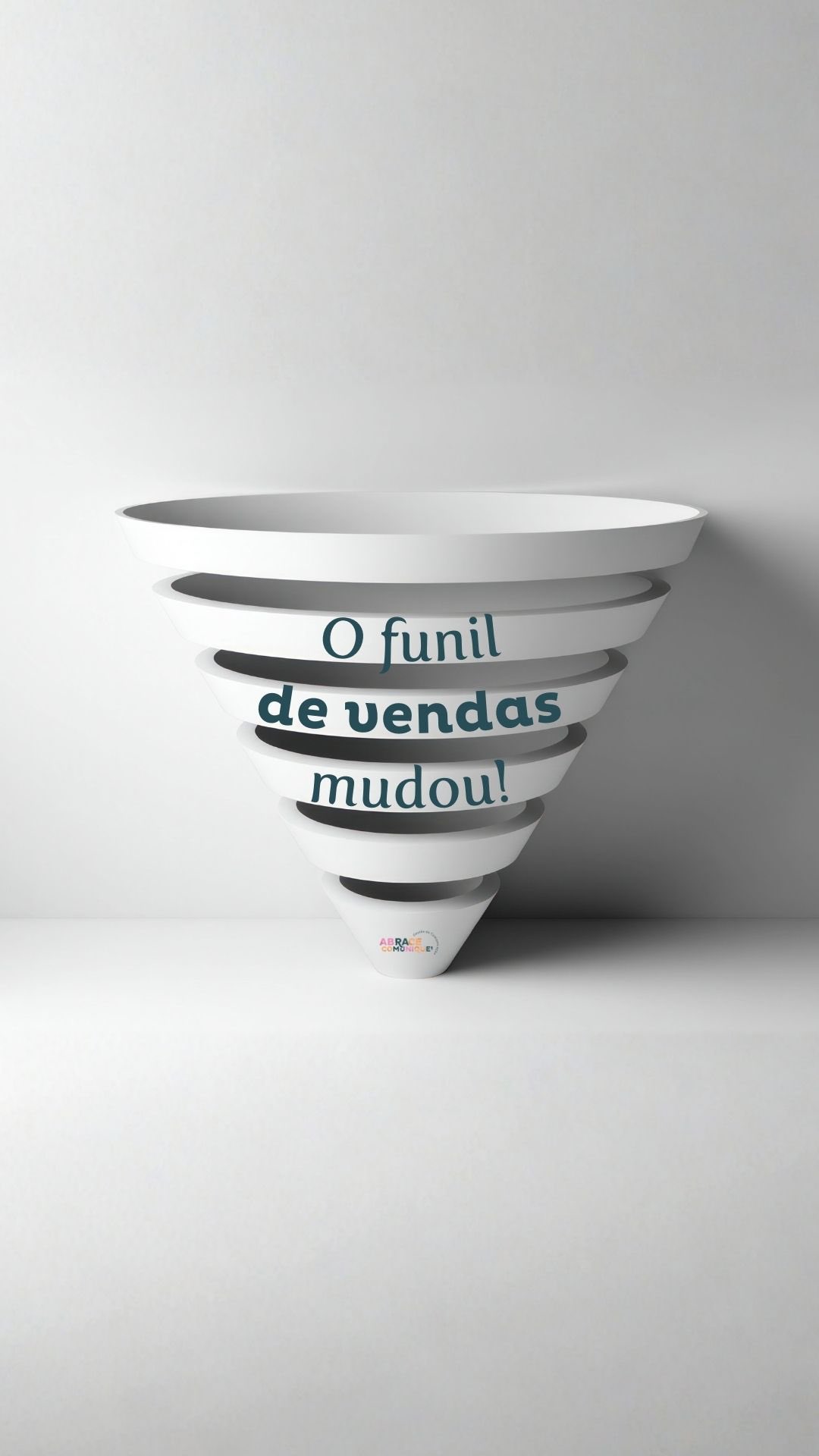 O funil de vendas mudou. Quem ainda não percebeu isso, sente na prática.
Hoje, não é mais sobre atrair, vender e encerrar. É sobre criar um looping de atração, engajamento e encantamento.
Marketing, vendas e sucesso do cliente caminham juntos.
E tudo isso é sustentado pela comunicação: interna e externa.
Quando o cliente tem resultado, ele permanece. E quando permanece, indica.
Comunicação bem-feita não vende só uma vez. Ela constrói relações.