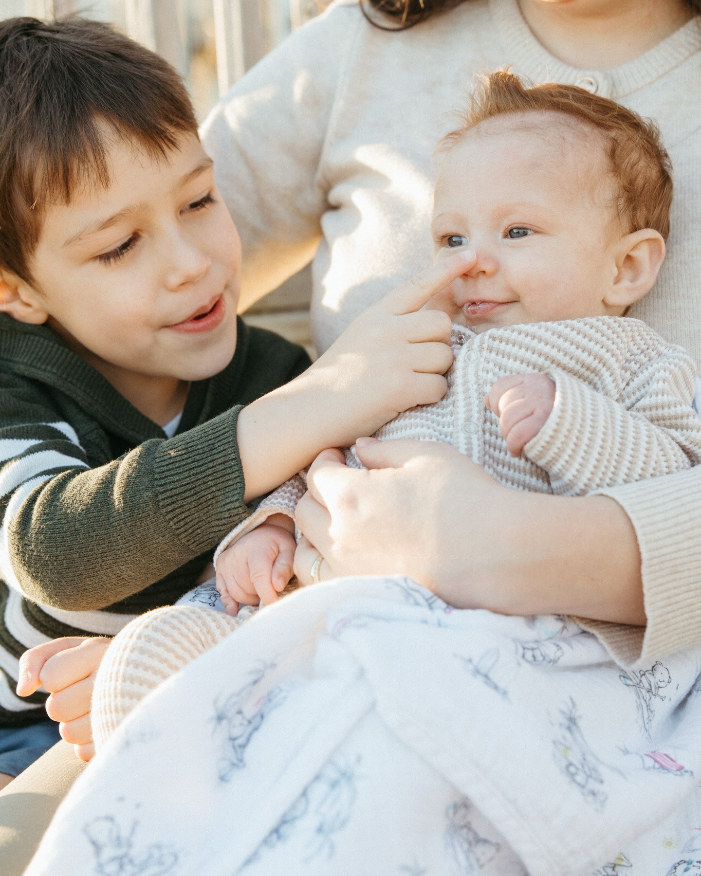 When the whole family gets together at the beach for special occasions ✨ 🌊 we were lucky with a semi warm (but windy) day in December!