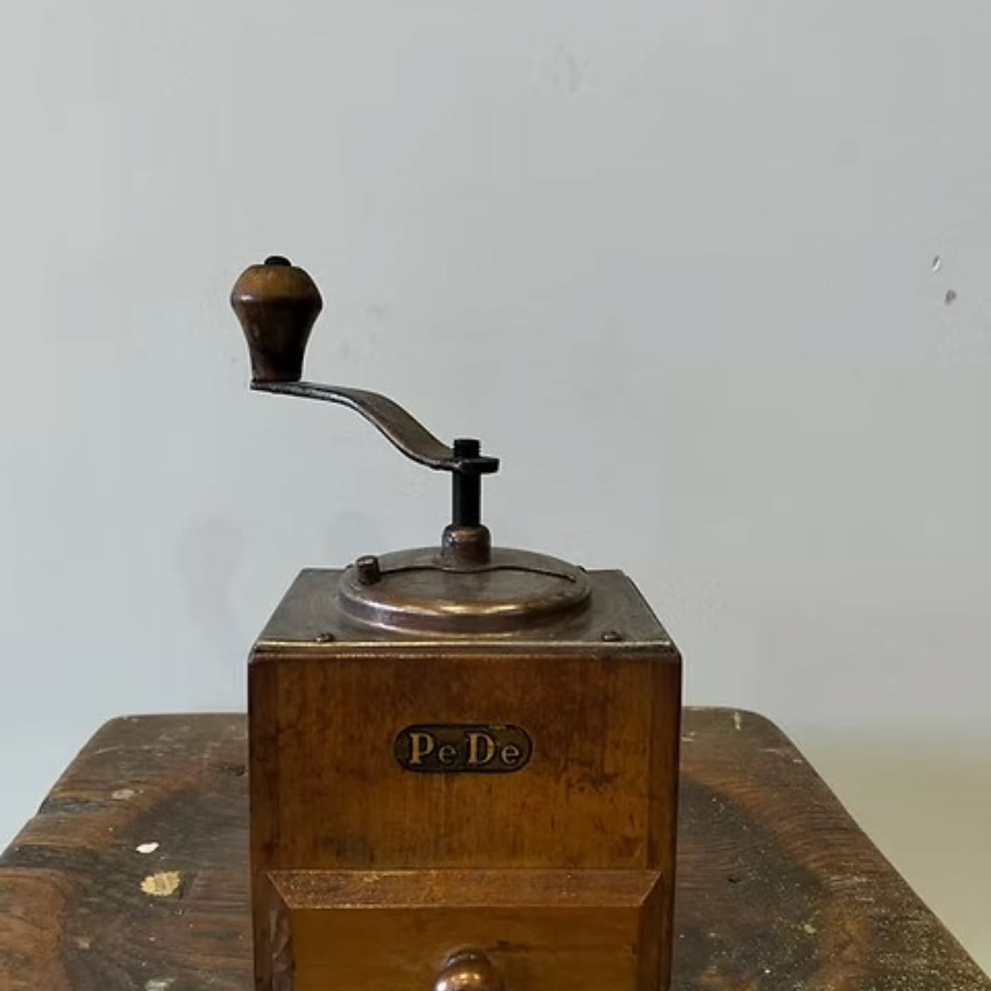 Vintage 1930s to 50s Pe De ( Peter Dienes) coffee grinder German maker | https://share.google/0lu56CUg5sz11tkgp