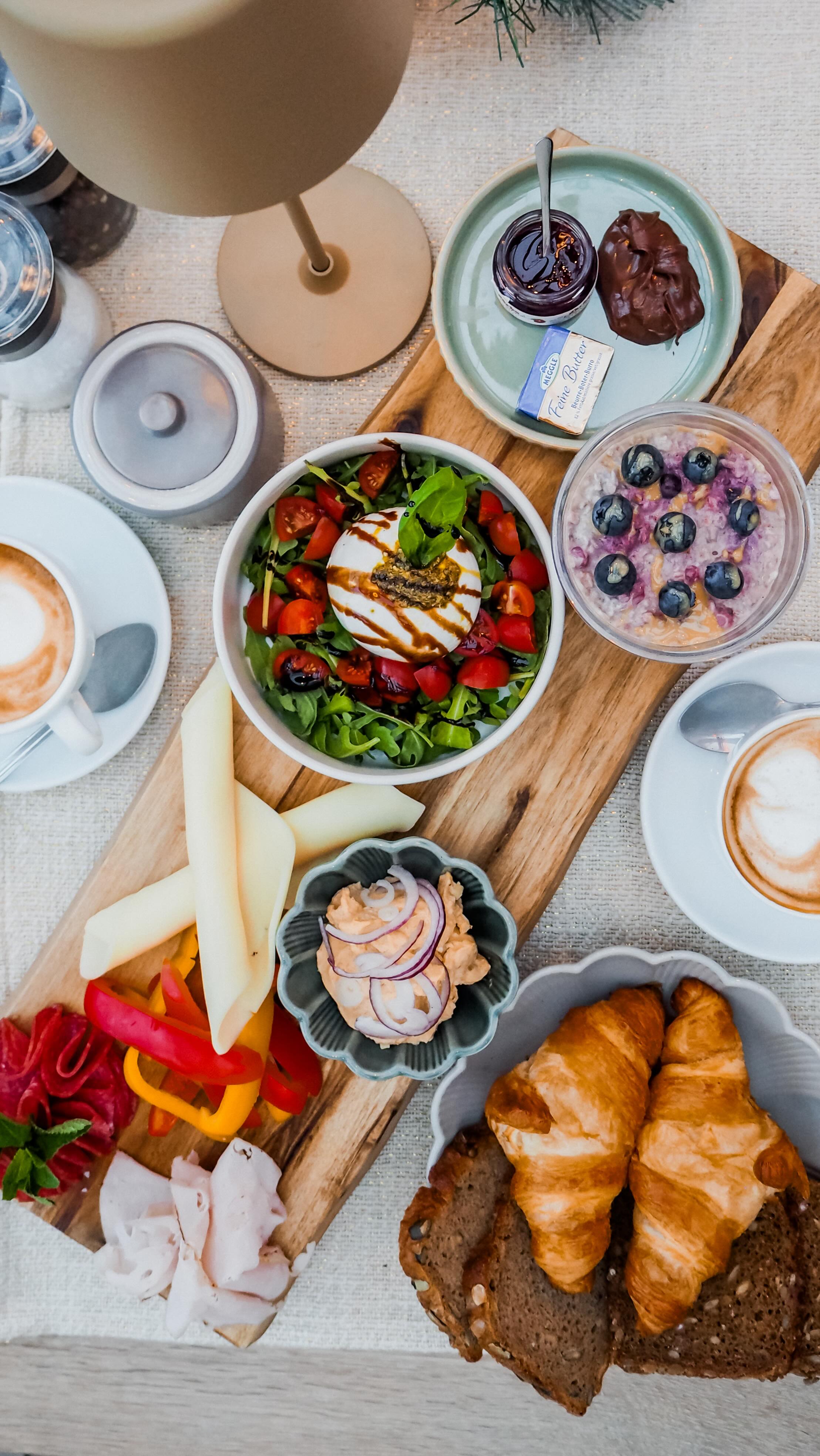 Brunchdate im Cloud 7!☁️🩷
Frühstück gibt’s bei uns all day long und unsere Frühstücksplatte für zwei ist ein Muss!
Markiert eure Lieblingsperson und genießt gemeinsam.💕