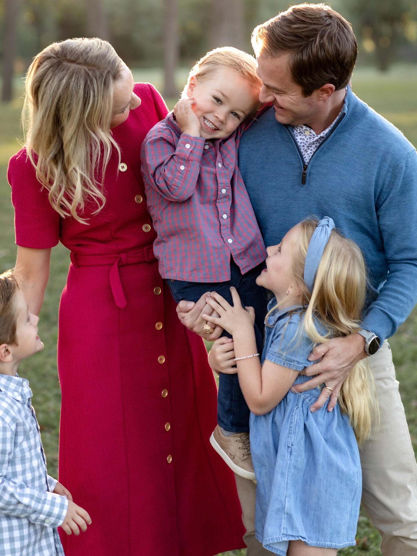 Family sessions are special because every story is different — and every season is worth remembering.
Whether your kiddos are tiny or nearly grown… this time won’t come back again.
#DfwFamilyPhotographer #DallasFamilyPhotographer #FlowerMoundFamilyPhotographer #WestlakeFamilyPhotographer FortWorthFamilyPhotographer