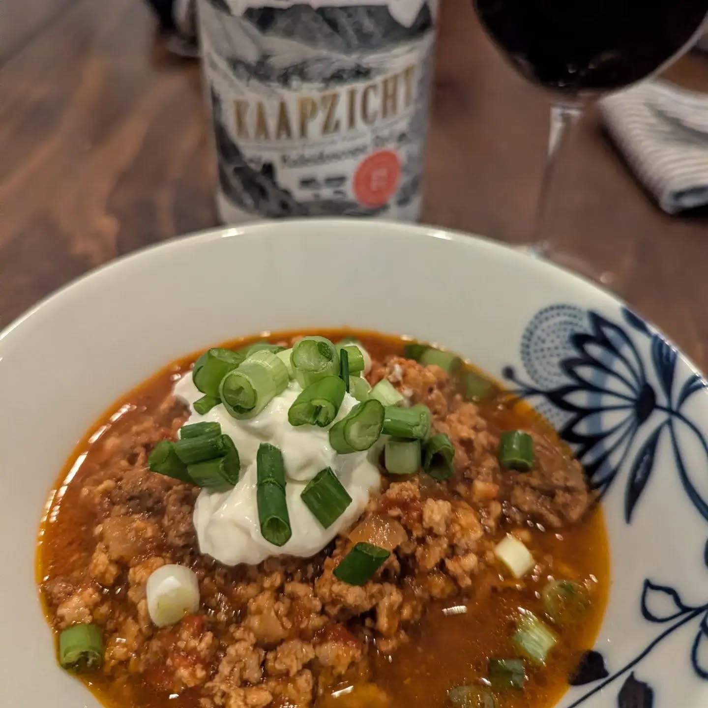 I've got your "go to" chili wine! 🍷
Chili is one of my favorite dishes to make, mostly because I don't need to follow a recipe, and there are always leftovers. Whether you go with a meat or veggie chili try @kaapzichtwineestate Kaleidoscope Red. 🇿🇦
In the summer this is our "go to" grilling wine, but during the colder months this bottle is perfect for chili. This blend, predominantly Cab, Shiraz, and Merlot, has just the right bit of fruit, earthiness, freshness, and grip to match with a flavorful chili, even one with a bit of heat.
What's your favorite chili recipe?