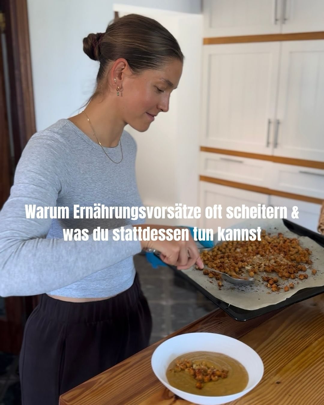 Im Januar wollen wir alle immer „voll durchstarten“. Aus ernährungswissenschaftlicher Sicht ist das selten der beste Ansatz...
➡️ Was du stattdessen tun kannst ☺️⚡️
#ernährungsberatung #sporternährung #neujahrsvorsätze #gesundeernährung er