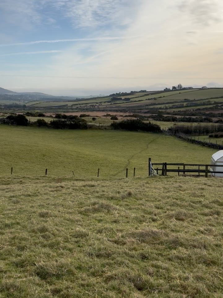 Calm. Connection. Clarity.
Today reminded me why yoga retreats are so special.
Stepping away from the weekend routine, slowing down, and giving myself space to really be in my practice.
I connected more deeply with my yoga, met lovely new people, and enjoyed the most scrumptious, nourishing food and all in a calm, beautiful setting.
✨💛✨
Thanks for hosting such a lovely gathering @dundalk_yoga_collective @carlingfordyoga
Shanti
शान्ति
#YogaRetreat #Grateful #yellowmatyoga #irishyoga #DeepenYourPractice