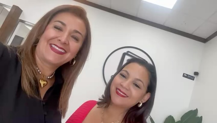 When your clients become your biggest supporters 🖤
Huge thank you to @finanzas.entacones for the love and for trusting @coworkerszone and @jump.raw with their brand, podcast, and photos.
This is what happens when creatives collaborate at the right place.
#FinanzasEnTacones #CoworkerZone #JumpMedia #PodcastStudio #Branding LatinaEntrepreneurs OrlandoCreatives SmallBusinessLove CreativeCommunity ClientLove