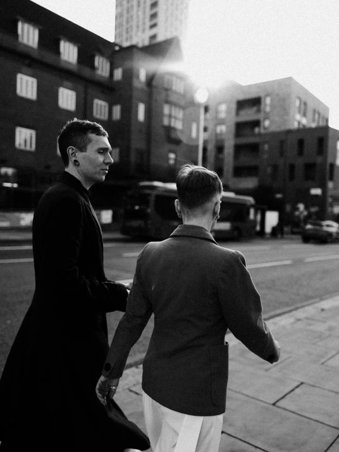 London peeking sun
🖤