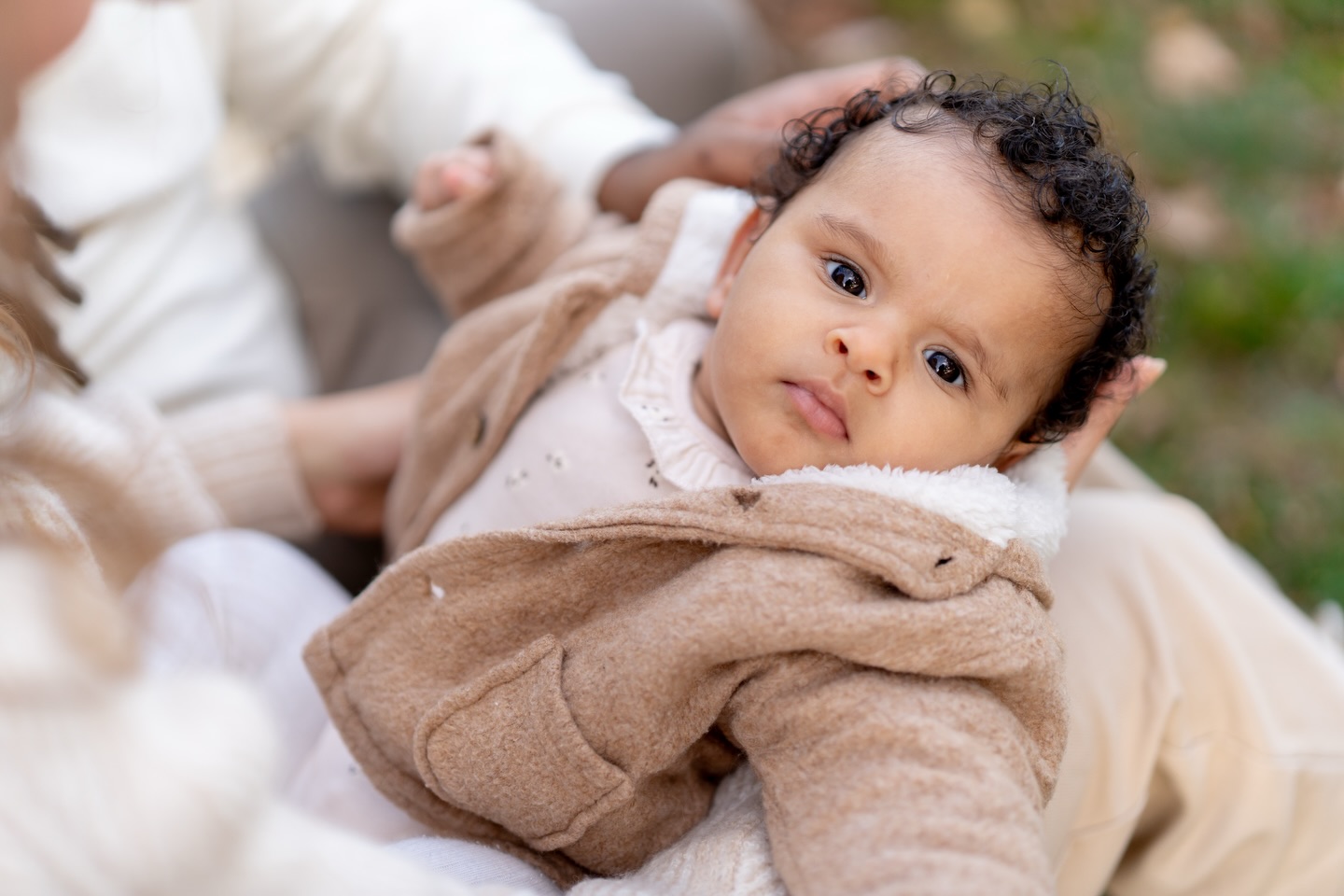 Awww! Ik had deze leukerds nog helemaal niet op m’n feed staan! Dus ook al is deze shoot van een paar maandjes geleden, deze lieverds krijgen een pontificaal plekje op the gram 😉💛
Het blijft altijd éxtra bijzonder om te shooten met vriendinnen, en dat was dit dus ook! Samen met lieve @milouvanhamfotografie en haar gezinnetje 🥰
#familieshoot #babyshoot #fotoshoot #blaricum #fotograafblaricum