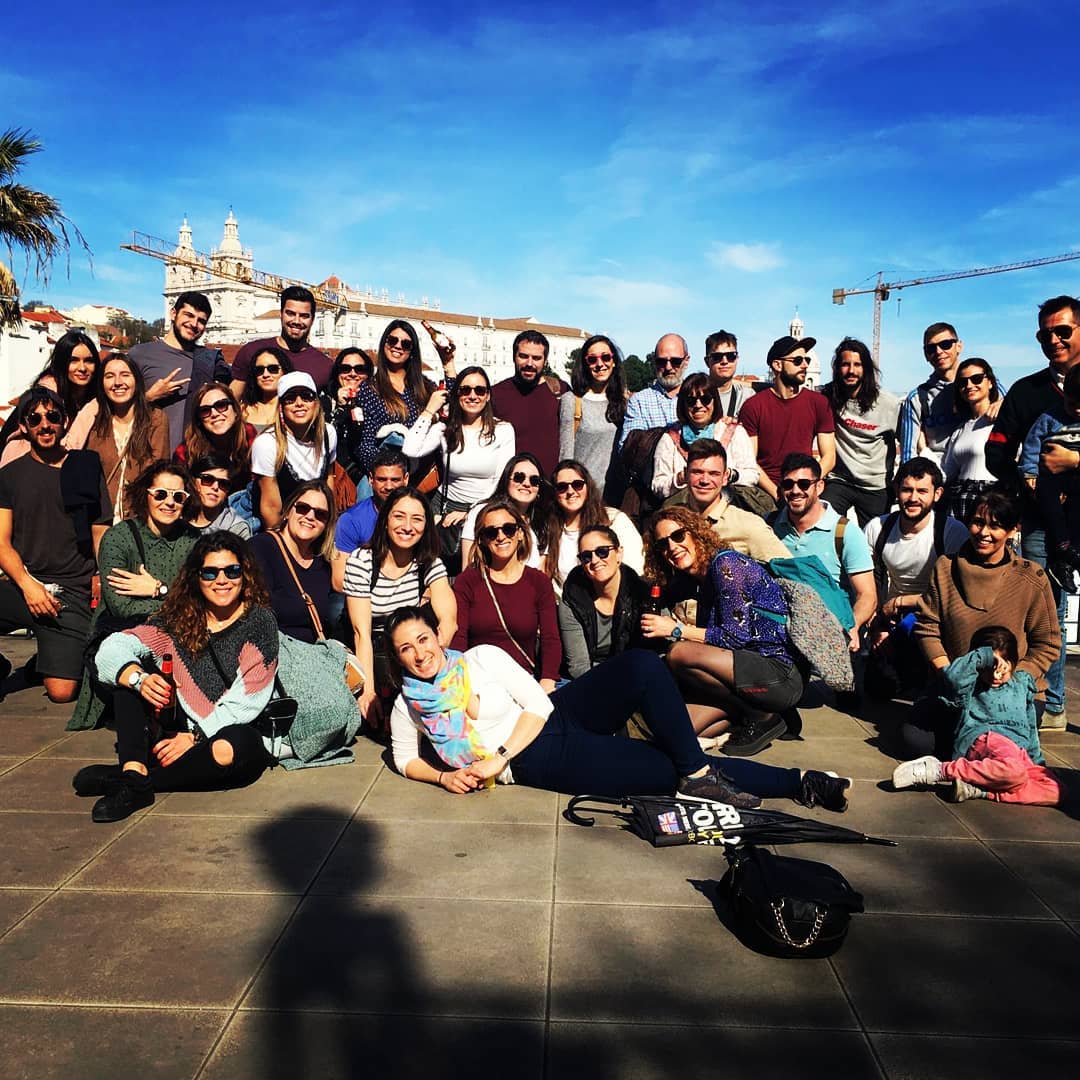 Cuando un tour se convierte en una fiesta,¡esta es la imagen que queda! Gracias a todos 👏👍😍 #lisboa #toursenlisboa #freetourlisboa #adrianatoursofmylife #toursofmylife