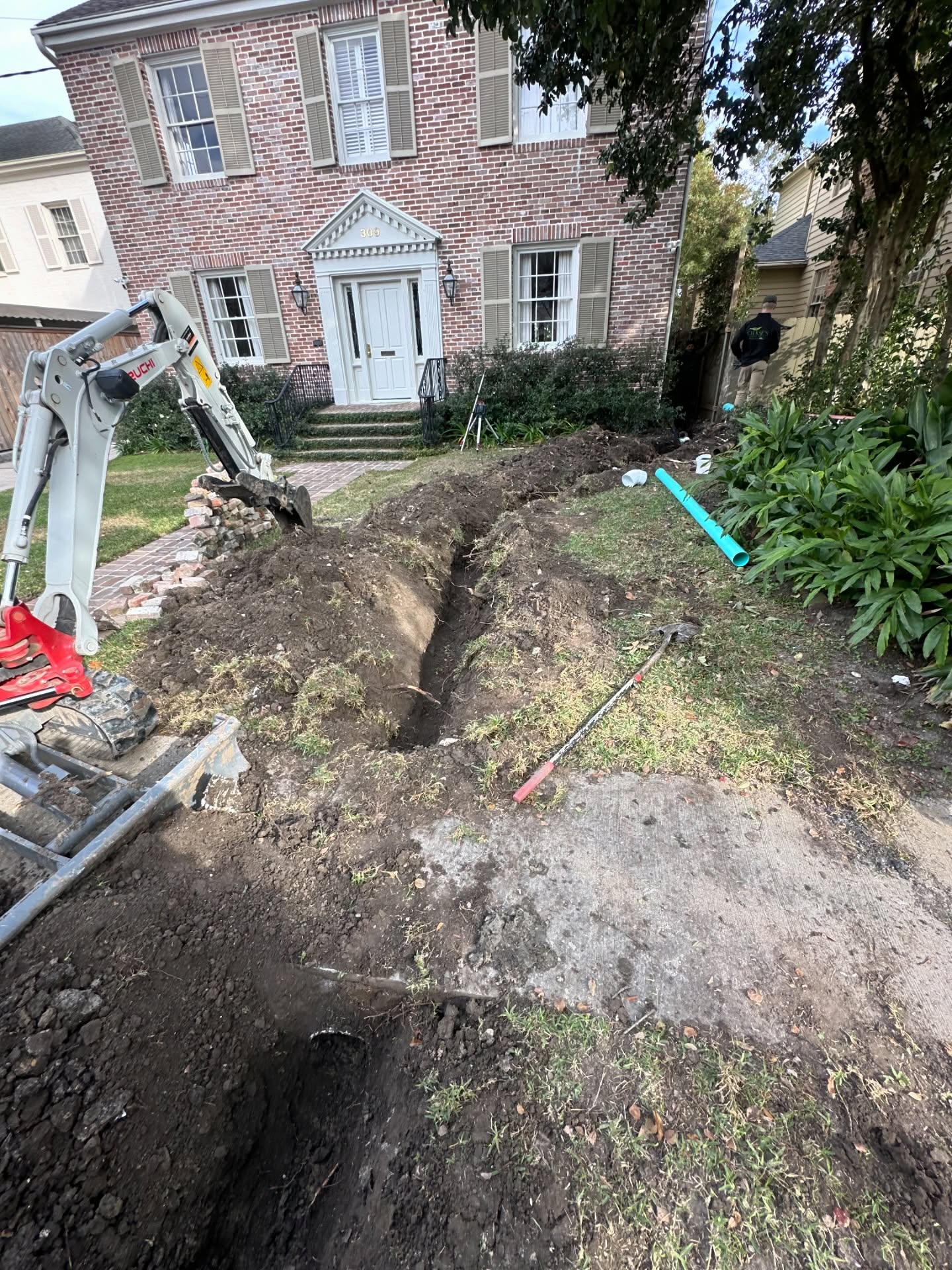 If you need subsurface drainage CALL US! We can help you with that.
🌿◾️🌿 ◾️🌿◾️🌿
.
.
.
.
.
.
#chaseslandscapeservices
#drainage
#neworleans