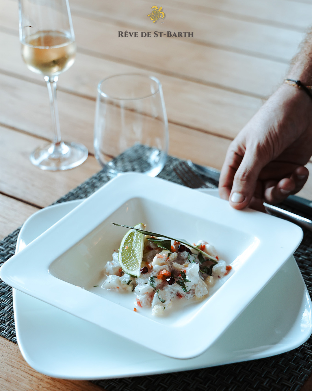 🇫🇷 L'art de bien recevoir à Saint-Barth. Savourez une cuisine raffinée, préparée rien que pour vous... directement dans votre villa. Chef privé disponible sur demande 👨🍳
—————
🇬🇧 The art of hosting, Saint-Barth style. Indulge in fine dining, prepared just for you, right in your villa. Private chef available upon request 👨🍳
#SaintBarth #PrivateChef #Gourmet #Travel
