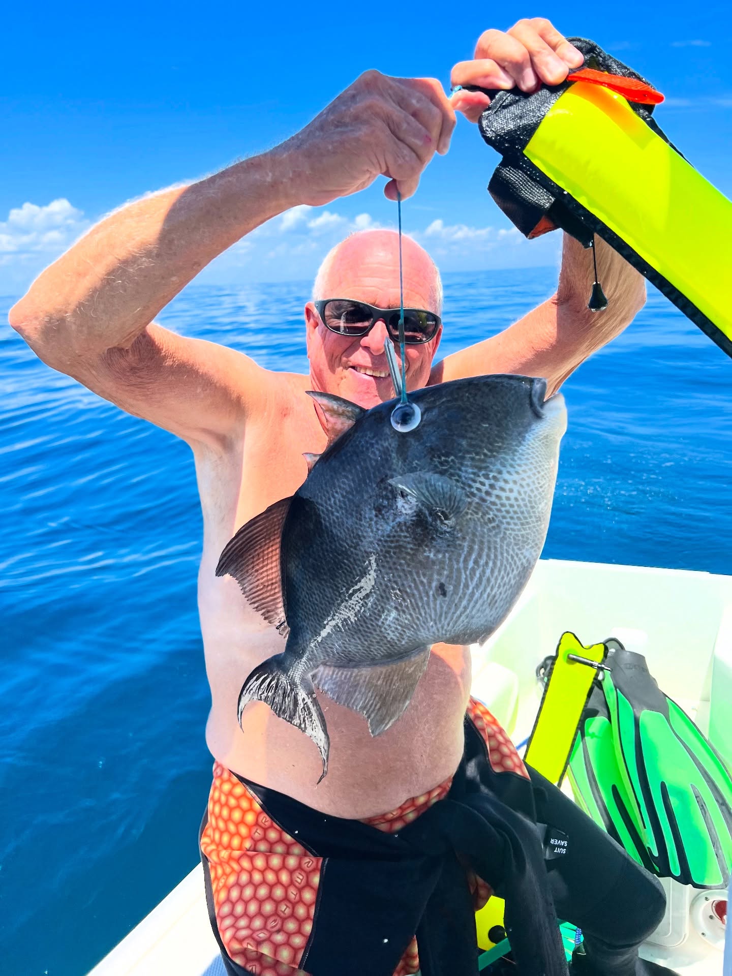 Float 👏 your 👏 fish 👏 !!! Stay safe & extend your dive time, it’s a win-win!! 😎
#spearolife #spearfishingsafety #spearfishing #spearfishing_extreme #speargun