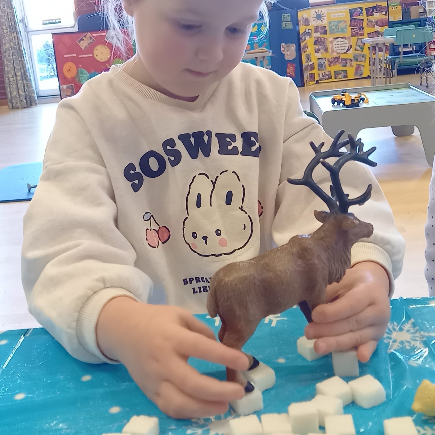 A glorious, albeit slightly chilly, first week back. We’ve loved watching the children explore the snow and ice, showing lots of curiosity and enjoying sensory play as they discovered frozen treasures in the garden.
#snowplay #nursery #preshoolclaverdon #preschoolwarwick #preschoolhenleyinarden #efys #sensoryplay #preschoolers