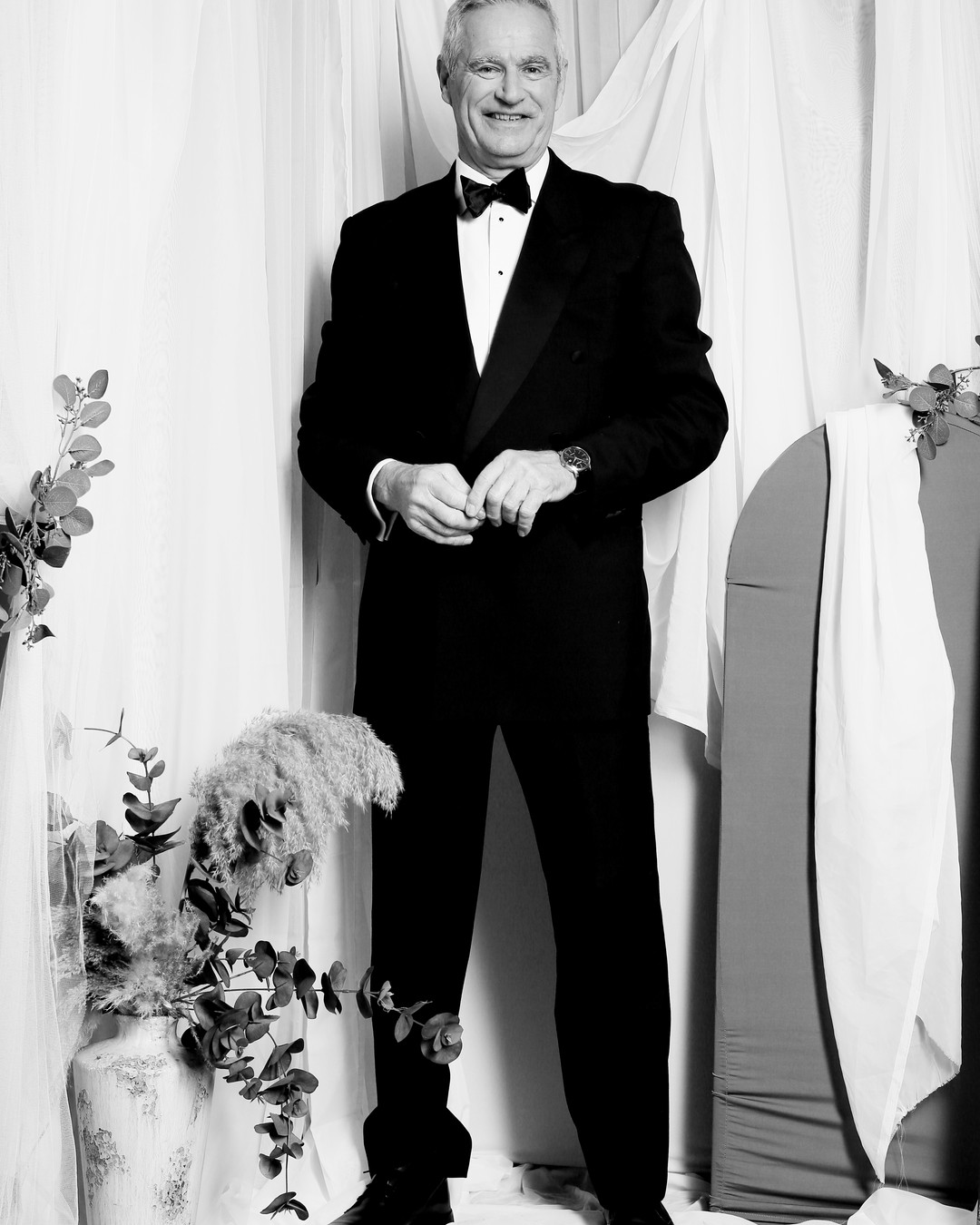 I bring modern clarity to ceremonial moments so every speech lands and each introduction feels effortless. From cueing the best time to invite a speaker, to smoothing tonal shifts between heartfelt and lighthearted moments, my role is to remove awkward pauses and keep energy steady. Picture a seamless welcome, perfectly timed speeches and guests feeling relaxed — that’s the difference a professional toastmaster makes. Want your event to feel polished but personal? Link in bio. 🕰️🎤✨ #Toastmaster #EventHost #WeddingMC #UKEvents #CeremonyStyle #ModernTradition #EventPros #ClassInACoat