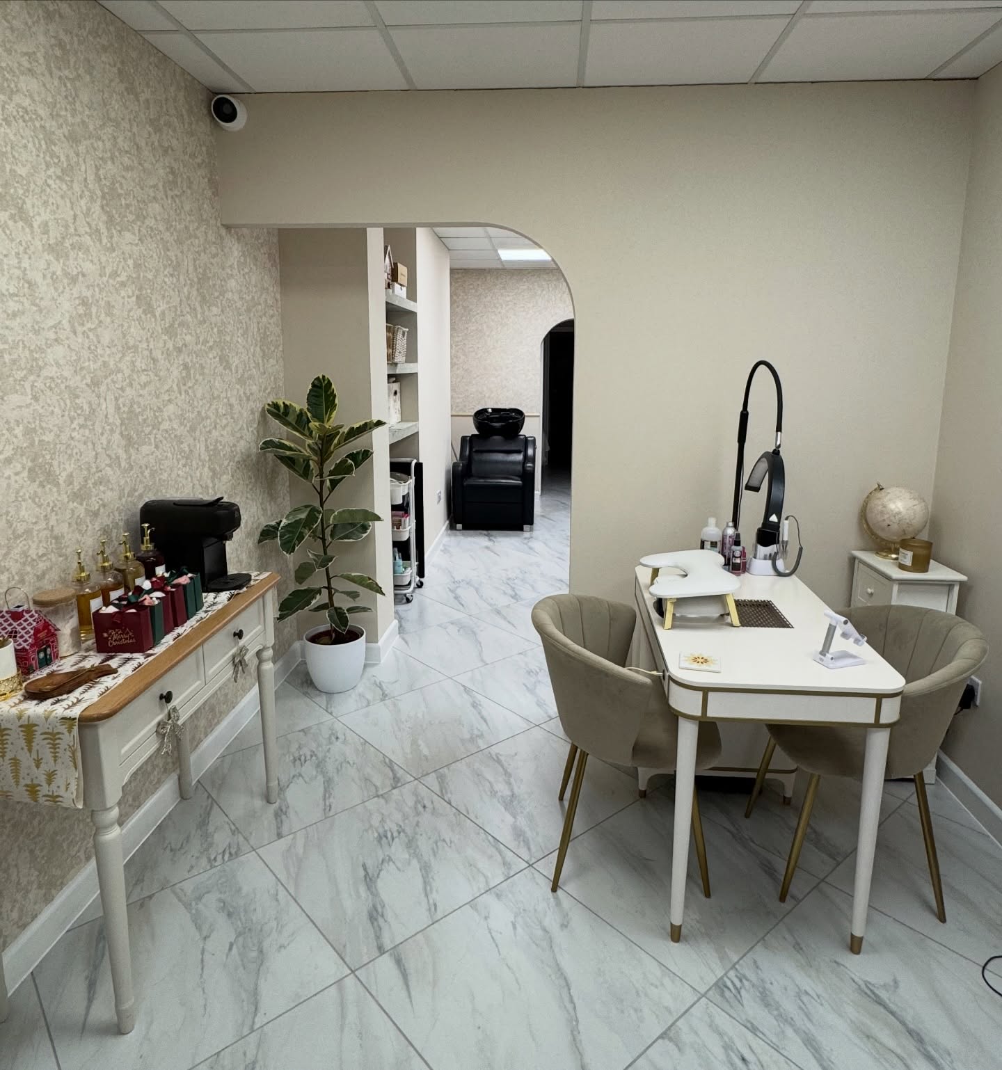 Happy Monday girlies! 💓
This is your last chance to get your nails booked in this week! Enquire for out of hours appointments! 📲
Thursday 15th from 1pm! 🕐
Message to secure this appointment 📆