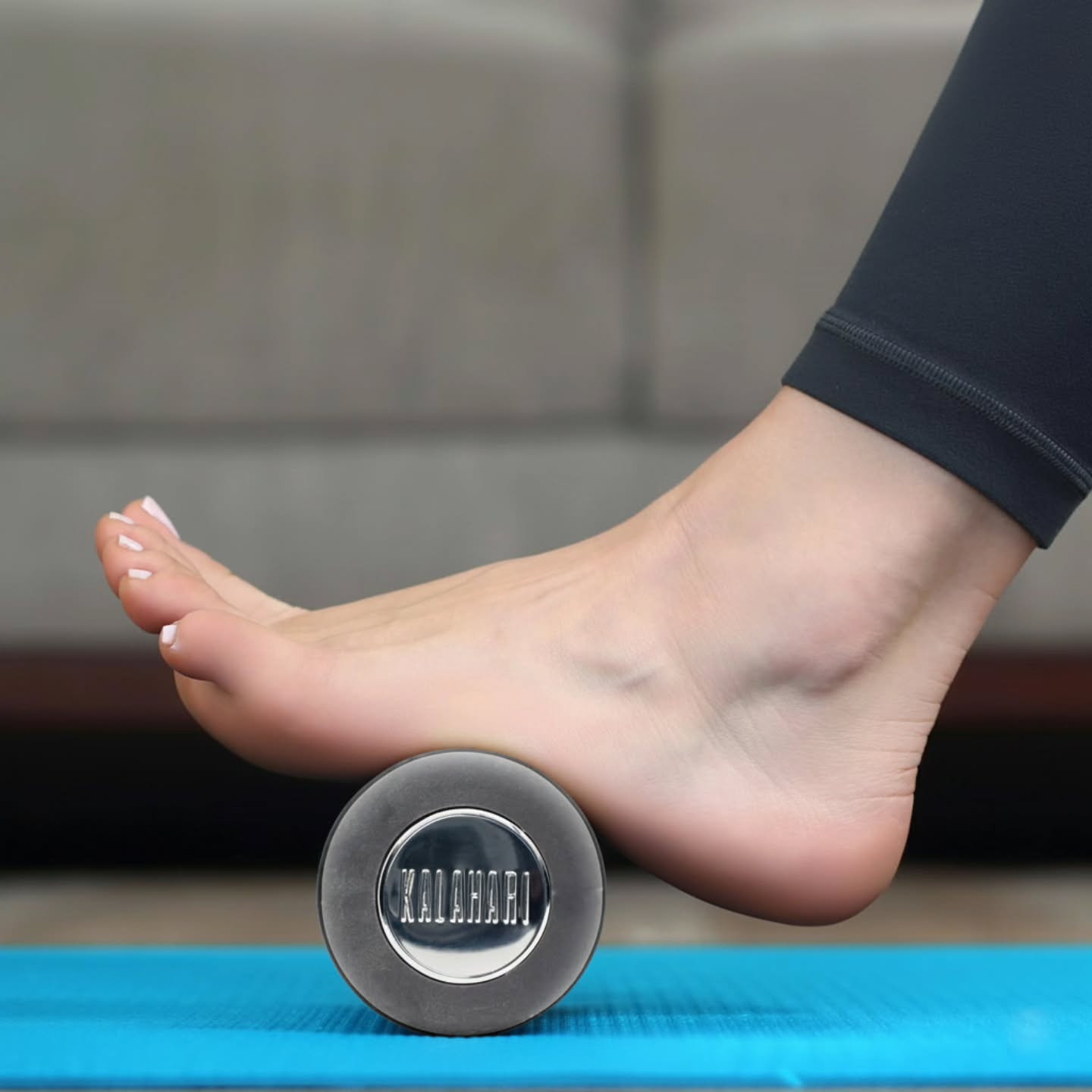 Ogni passo conta.
Ogni gesto fa la differenza.
Il nostro nuovo Rullo Massaggio Piedi è studiato per agire in modo mirato sull'arco plantare, aiutando a ridurre tensioni, rigidità e fastidi causati da fascite plantare e affaticamento quotidiano.
✔ Massaggio profondo e controllato
✔ Stimola la circolazione
✔ Migliora mobilità e comfort del piede
✔ Ideale dopo lo sport o a fine giornata
Bastano pochi minuti al giorno per prenderti cura dei tuoi piedi e tornare a muoverti meglio.
•
•
Every step matters.
Every movement makes a difference.
Our new Foot Massage Roller is designed to target the plantar arch, helping to reduce tension, stiffness, and discomfort caused by plantar fasciitis and everyday fatigue.
✔ Deep and controlled massage
✔ Stimulates circulation
✔ Improves foot mobility and comfort
✔ Ideal after sports or at the end of the day
Just a few minutes a day are enough to take care of your feet and move better again.
•
•
#fascite #fasciteplantare #fasciteplantar # #tallonite #massaggio