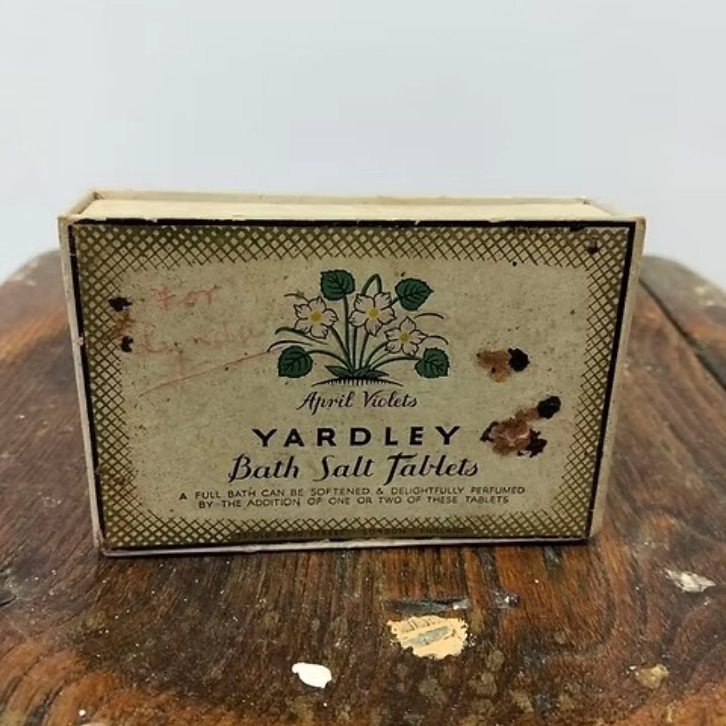 Vintage Yardley bath salt tablet cardboard box rare!! | https://share.google/DFGaOQVEdDdV3Tz0X