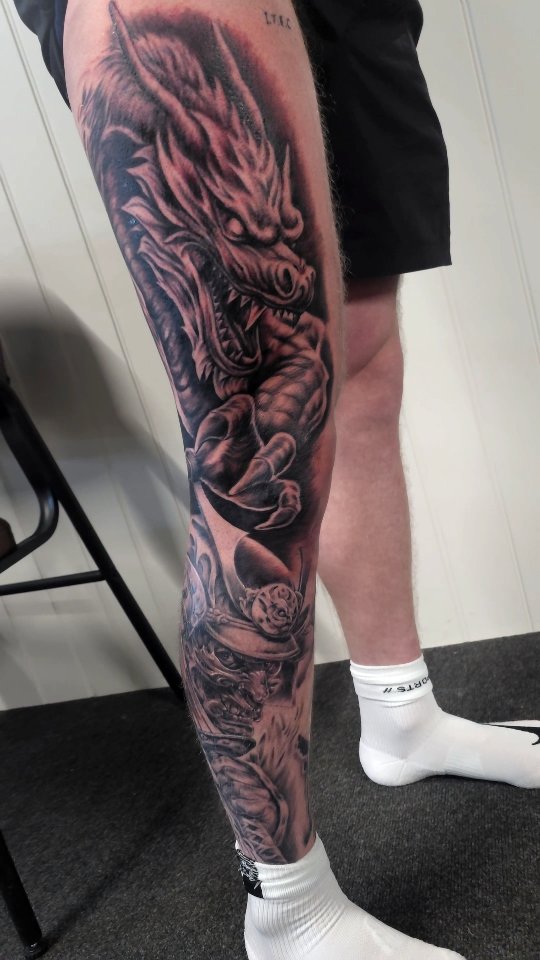 JAPANESE LEG SLEEVE
Loved this Japanese themed leg sleeve yesterday!
Outer shin/calf fully healed 🙌
Booking for March
📍Elmswell, Bury St Edmunds
#tattoo #tattoostudio #tattooartist #Japanese #legsleeve