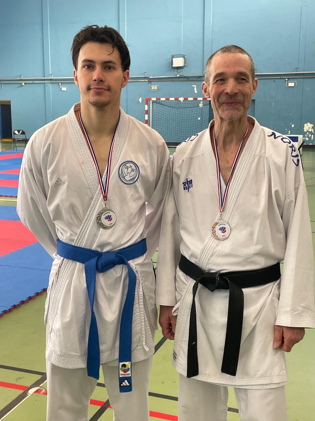 𝗥𝗲́𝘀𝘂𝗹𝘁𝗮𝘁𝘀 𝗱𝗲𝘀 𝗰𝗵𝗮𝗺𝗽𝗶𝗼𝗻𝗻𝗮𝘁𝘀 𝗱𝗲 𝗹’𝗲𝘀𝘀𝗼𝗻𝗻𝗲 𝗸𝘂𝗺𝗶𝘁𝗲
🥈Nathan Juvet en catégorie Senior
🥉Johan KNOPF en catégorie Senior
🥉Qassim ZBAIR en catégorie Cadet
Bravos aux compétiteurs 👏👏
#karate #kumite