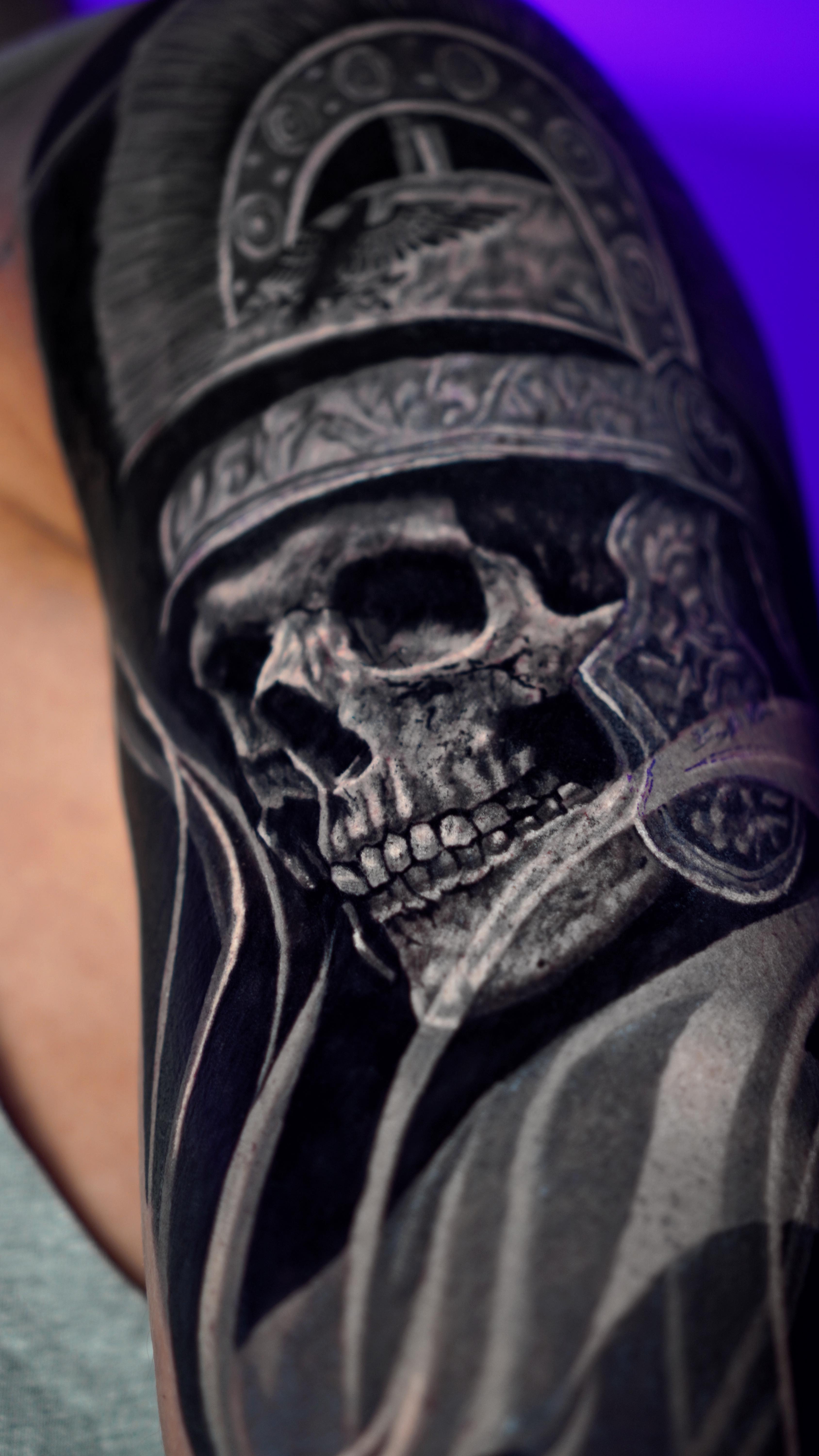 👁️ Premier tatouage pour Sebastián.
Un projet chargé de sens, pensé pour représenter son parcours, son engagement et les défis qu’il traverse au quotidien.
Chaque détail a été travaillé avec précision afin de traduire visuellement ce qu’il vit et ce qu’il incarne.
Au-delà de l’esthétique, l’objectif est toujours le même : créer une pièce sincère, forte et profondément personnelle.
Merci Sebastián pour ta confiance et ton implication tout au long du processus. 🫡
📲 Pour toute demande ou pour démarrer ton projet, contacte-moi en message privé
ou directement via mon site web (lien en bio).
⸻
#tatouage
#tatoueurfrance
#realismtattoo
#blackandgreytattoo
#tattooproject