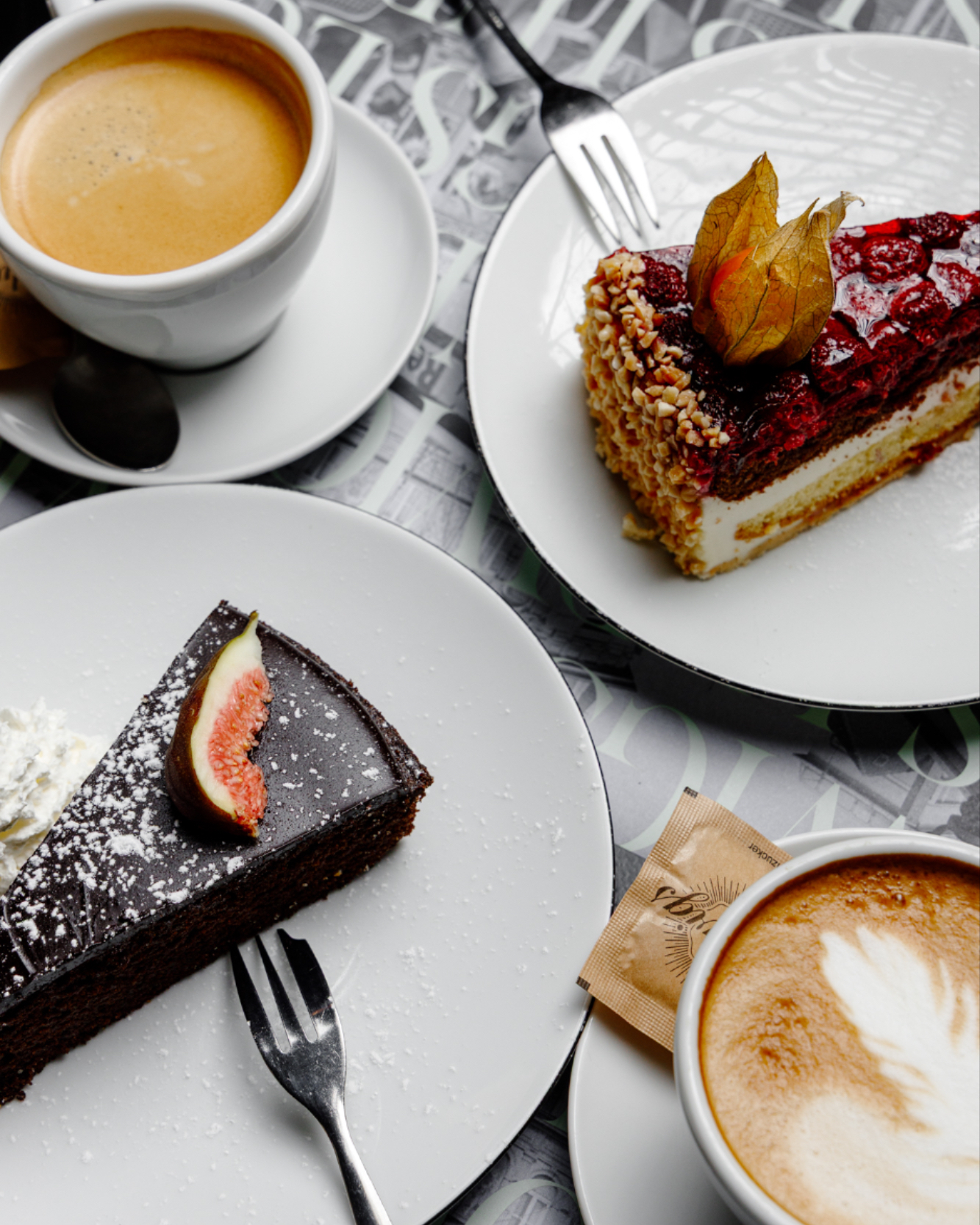 Kaffeezeit im Ludwigs.
Frisch gebrüht, ruhig serviert, dazu ein schönes Stück Kuchen.
Ein Match, das immer perfekt passt.
#ludwigs #kaffeeundkuchen #nachmittagsmoment #50jahreludwigs