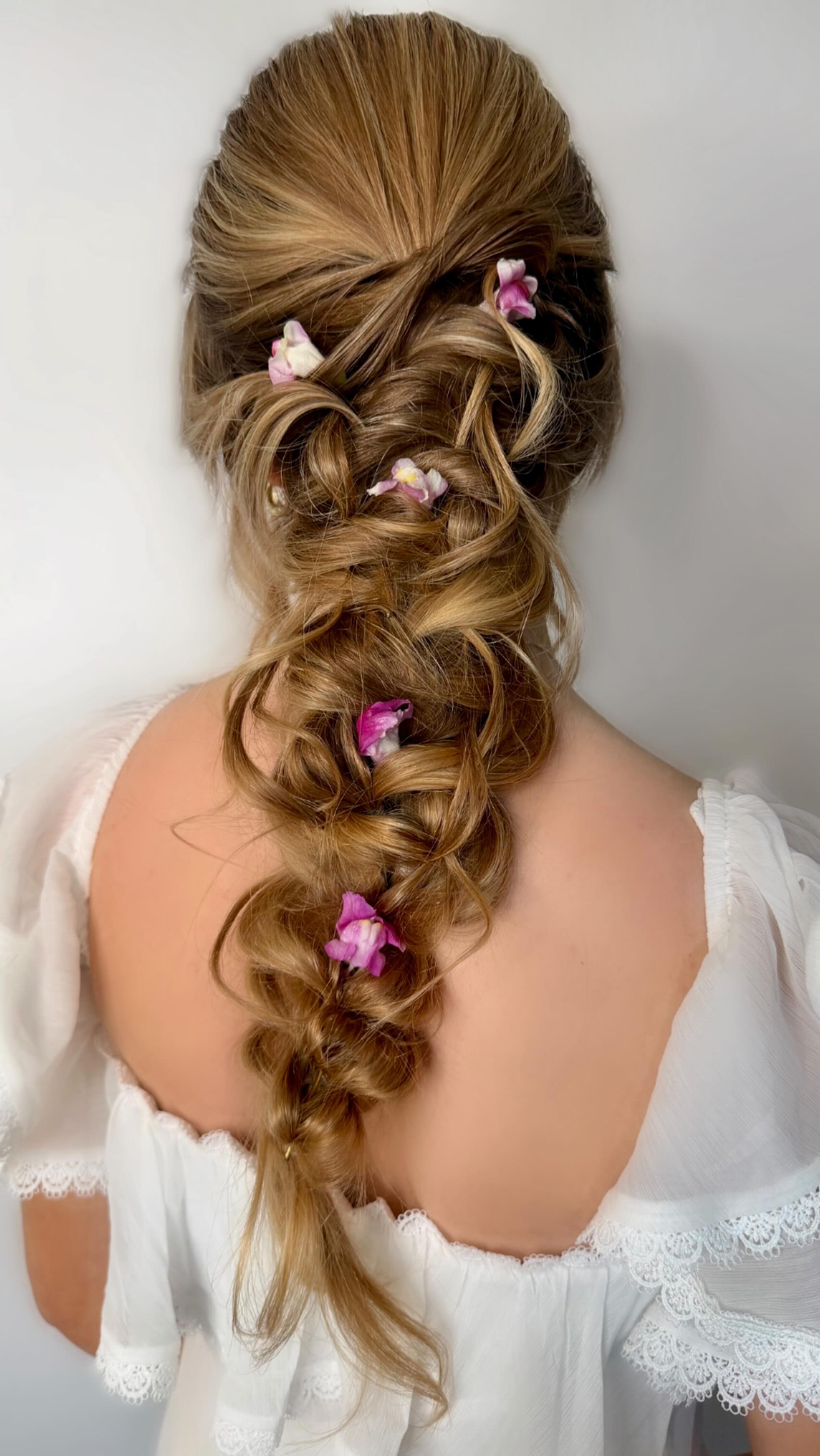 This is love ❤️
I love many things but creating beautiful bridal looks like this is one of them. And as we have hit bridal trial session season, I couldn’t be more excited to meet my 2026 brides and help them find their perfect wedding day looks. 🥰
#mermaidbraid #plait #weddinghair #hairbyme #bohobride #bohobridal #hairbraid #mermaidhair #mermaid
#mermaidvibes
#bohobraid
#romanticbraid
#texturedbraid
#braidgoals
#braidinspo
#braidedhair
#hairstyleoftheday
#hairinspo
#instahair
#beautycontent
#reelsbeauty
#hairreels