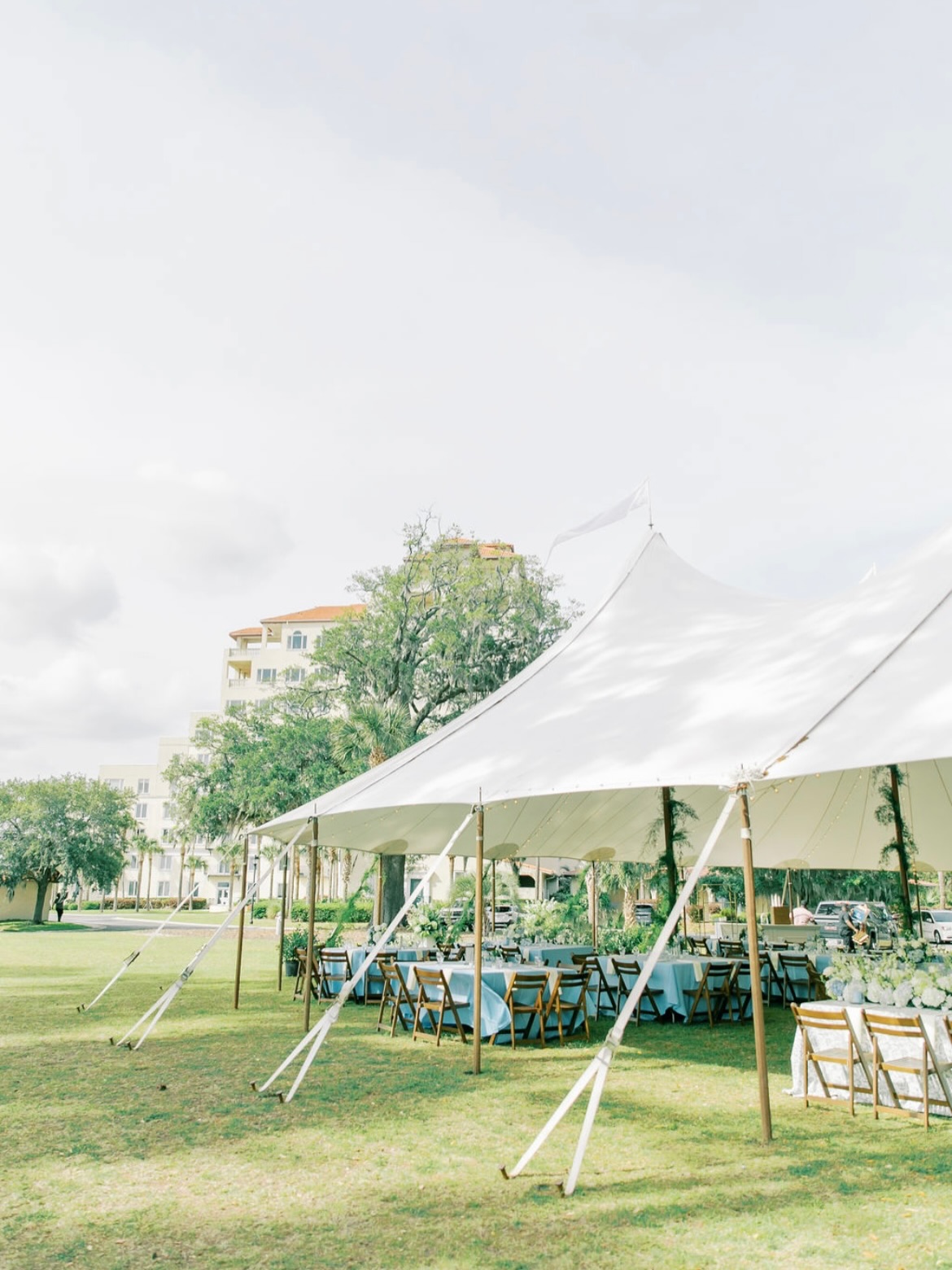 Tented wedding - building your dream venue from the ground up! Don't forget to plan for: site logistics, associated costs, and the extra rentals needed (like power). Your wedding planners are here to make it all come together! 🖤
Photographer: @mariannelucille
Venue: @700wilmington
Florists: @katofloraldesigns
Tent: @amazingeventrentals
Rentals: @amazingeventrentals
Linens: @nuagedesignsinc
Planners: US
#savannahwedding #savannahweddingplanner #savannahgeorgia #georgiawedding #georgiaweddingplanner #georgiaweddingvenue #lowcountrywedding #weddingplanner #weddingtips #weddingtent #weddingdesign #weddingsofinstagram