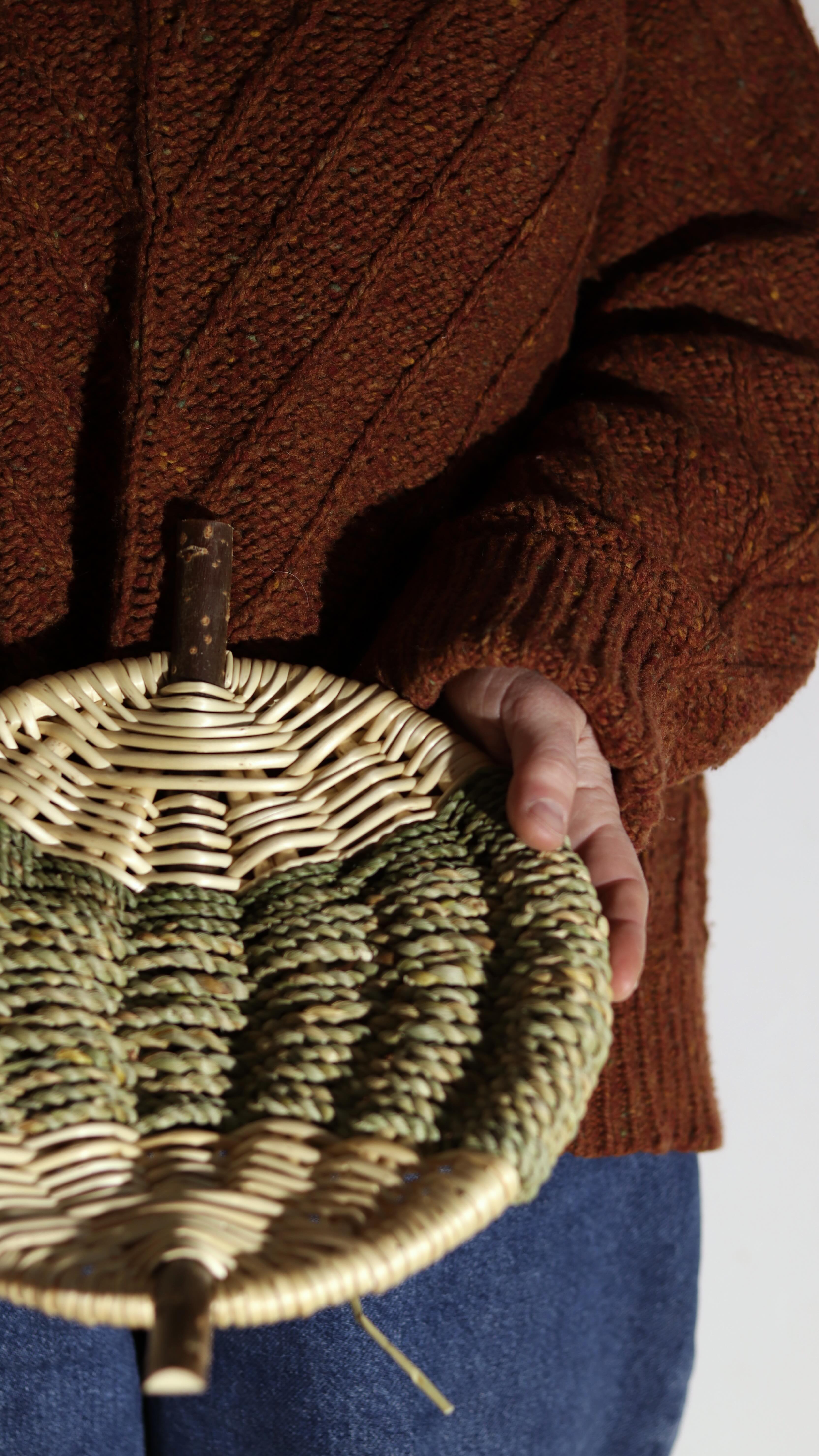 Frame baskets like these take time — a quiet, patient process that feels just right for this season. This short clip captures some of the details of making cordage with rush, a beautiful material I’m starting to get to know.
The repetitive nature of cordage-making has kept me grounded through these frosty and snowy weeks, when it’s been too cold to weave with willow. The gentle rhythm of cordage-making keeps my hands moving and my thoughts settled; a slow, steady practice — leaving space to reflect on the year past, and to ease into the one ahead.
•
#contemporarycraft #cordage #basketry #naturalhome #madebyhands