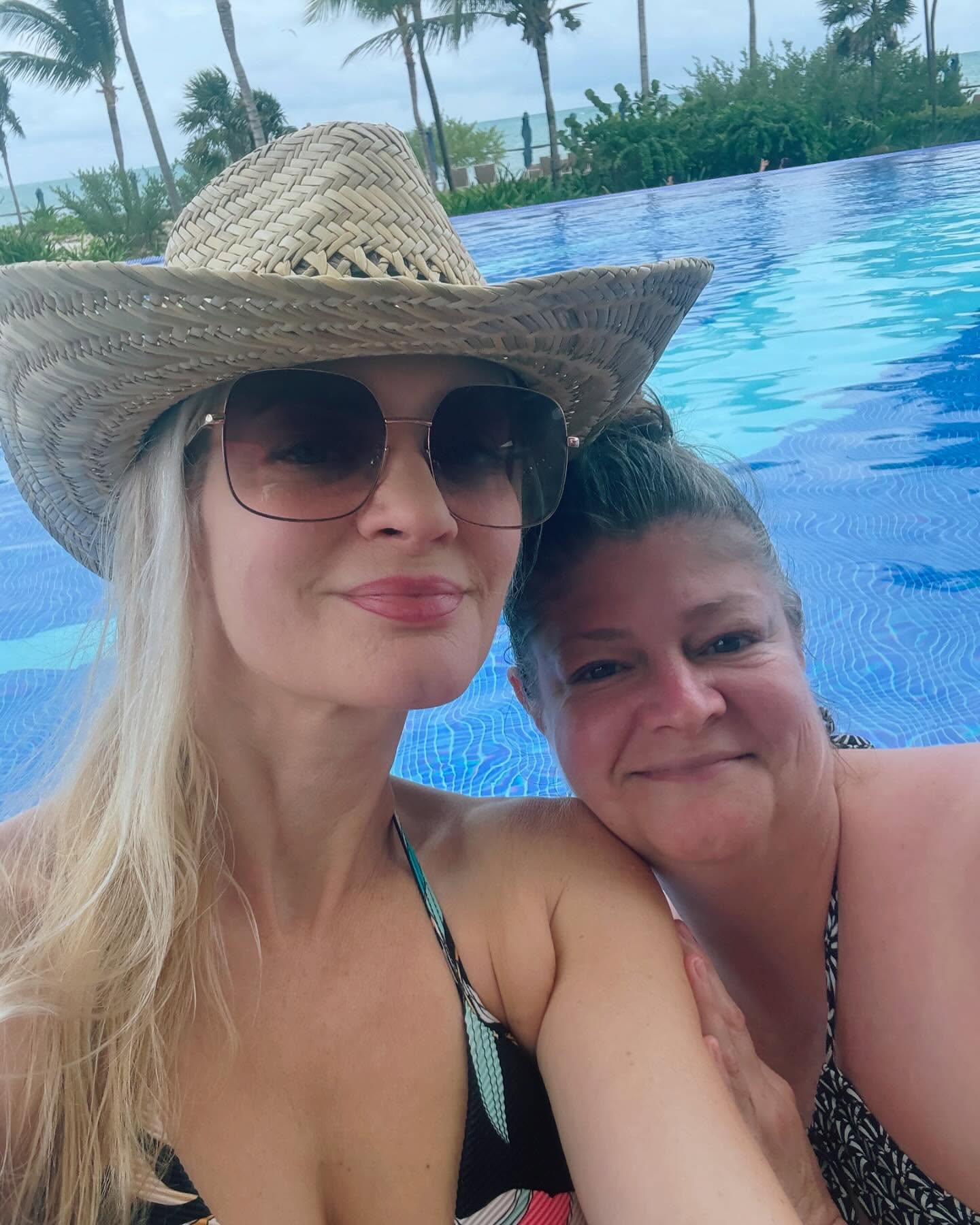 Sister hangs in Mexico just hit different ☀️🌴☀️🌴☀️