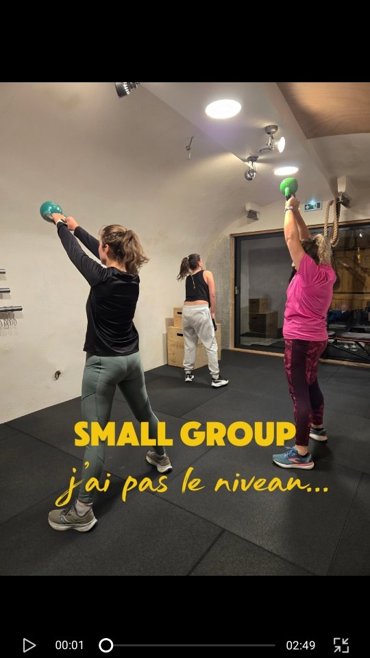 💥 S M A L L G R O U P
"C'est pas pour moi, j'ai *une excuse*..."
C'est pour toi si :
- Tu pratiques un sport de montagne (trail, VTT, escalade, alpinisme, rando....etc) mais que tu ne fais jamais de renforcement à côté.
✅️Éviter les blessures et être plus fort !
- Tu es souvent blessé dans ton quotidien (mal de dos, douleurs aux genoux...) et tu as déjà vu un médecin et des kinés.
✅️Bouger plus et être plus fort dans son quotidien
- Tu ne pratiques pas d'activité physique de manière régulière et tu te sens un peu "bloqué" par ces 4/5 kg en trop.
✅️Bouger plus et augmenter son métabolisme part le sport.
- Tu ne fais plus de sport depuis ta grossesse mais ça y est bébé va à la crèche et tu as les feux verts des médecins.
✅️Reprendre confiance dans son corps à son rythme et prendre du temps pour soi grâce au sport.
- Tu as un boulot sédentaire et tu sens que tu as de l'énergie à utiliser (pour rester sympa avec les autres)
✅️Défoulement par le mouvement et dépassement de soi.
Bon ben..c'est forcément bon pour toi alors!
#guillestroisqueyras #departement05 #sportsanté #objectifsanté #objectifsport #sportetbienetre