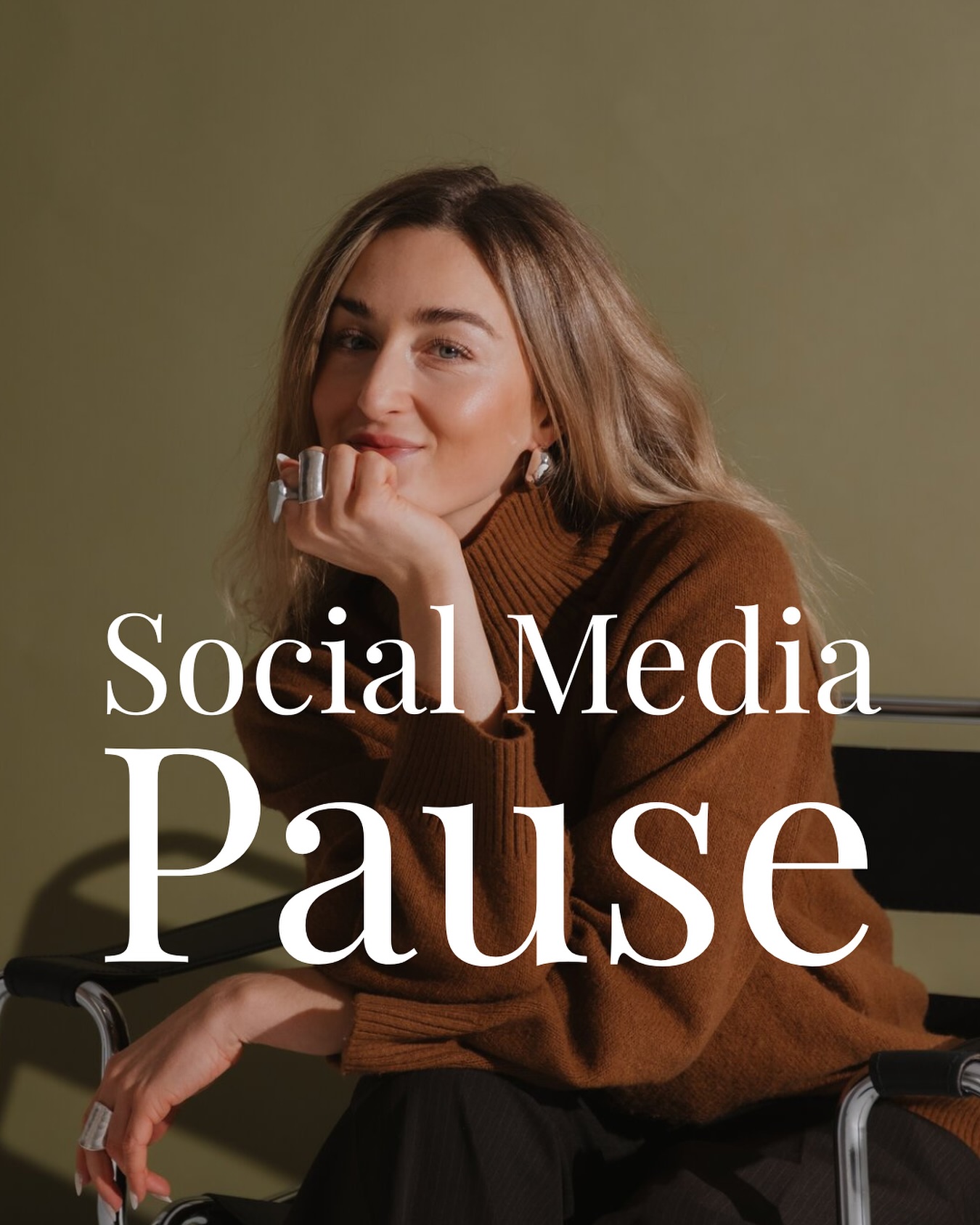 Ihr Lieben,
ihr habt es wahrscheinlich schon gemerkt: Hier ist es gerade für meine Verhältnisse ziemlich ruhig.
Das liegt daran, dass ich mir gerade aus privaten & gesundheitlichen Gründen eine kleine Social Media Pause nehme.
Ich bin aber ganz bald wieder zurück auf Instagram. Und ehrlich gesagt dürft ihr euch freuen: dieses Jahr wird sich viel (positiv) verändern und es stehen unfassbar tolle Sachen an… 🥺🥹❤️ Und ich werde euch natürlich bei allem mitnehmen!
Ich schaue aktuell nur gelegentlich in mein Postfach hier. Am zuverlässigsten erreicht ihr mich weiterhin per E Mail unter: info@kuentzlerisch.com
Danke für euer Verständnis, eure Geduld & dafür, dass ihr hier seid - und hoffentlich trotz der kleinen Pause auch bleibt!! 😋🫶🏼
Bis ganz bald.
Herzlich,
Laura
🤍
📸 by @sarah.eleni.photography 🥹❤️