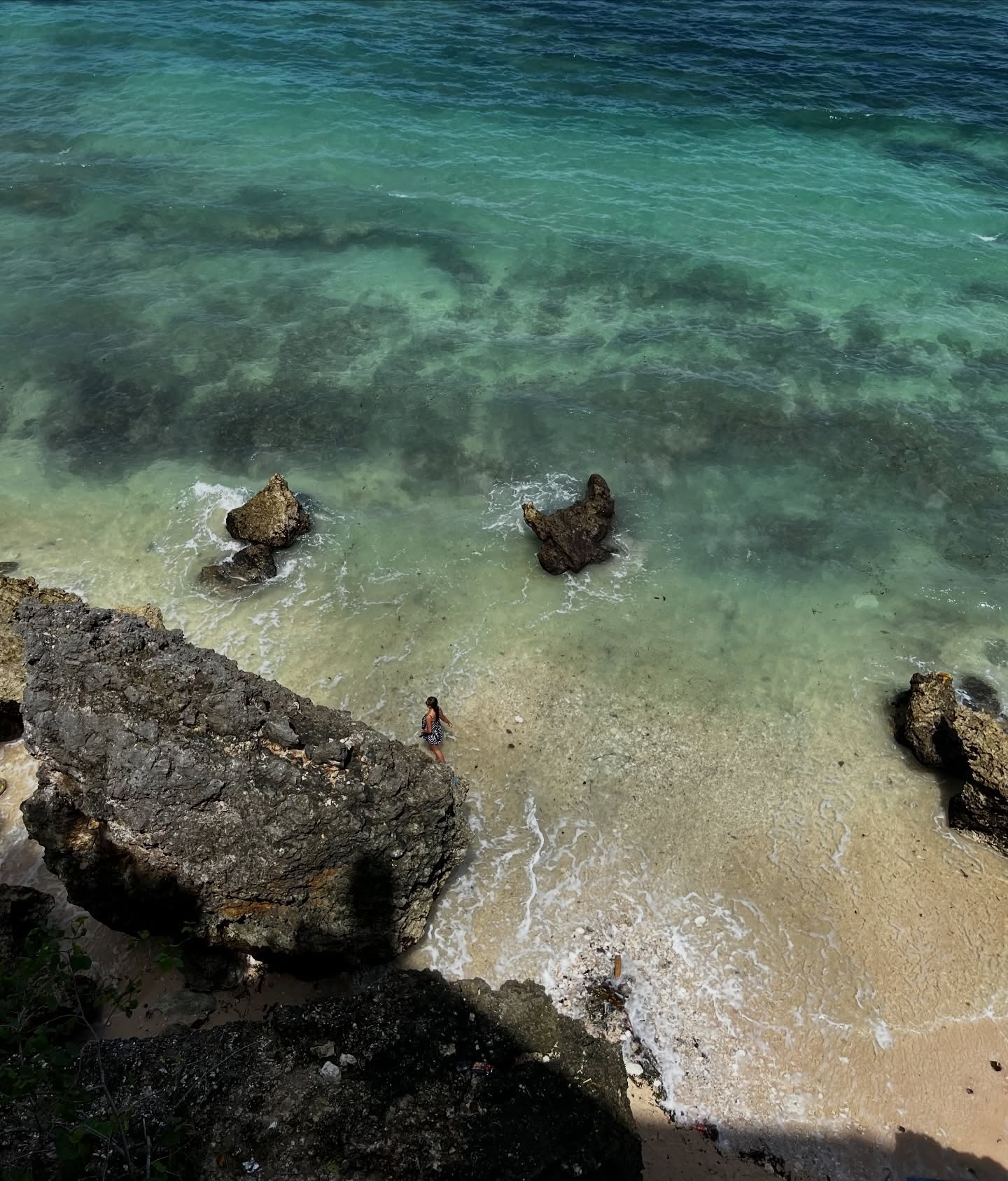 Paulina zakończyła już swoje 3 tygodniowe balijskie wakacje. Odwiedziłyśmy razem wodospady w Bedugul i pola ryżowe w Munduk. Zwiedzałyśmy Ubud, była też yoga, lokalne jedzenie i huśtawki. Nusa Dua i plaże w Uluwatu. Lovina i delfiny. 🐬✨
To mój ulubiony moment kiedy widzę uśmiech i zadowolenie, bo Twój komfort i zbieranie pozytywnych doświadczeń są dla mnie najważniejsze 😃
Do zobaczenia na Bali! 👋🏽