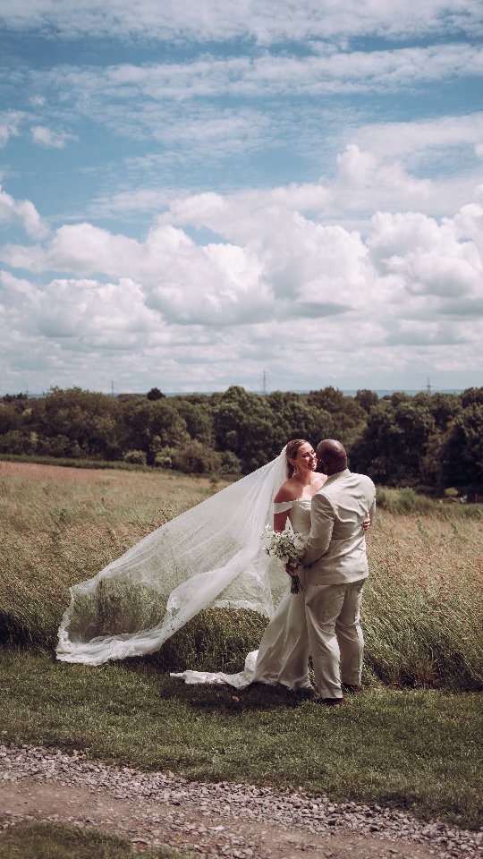 #tbt The One With Kate +Tolu
--
Wedding Coordinator // @hannahroseweddings
Live Music // @bigsaistrings @jalifily
Photographer // @vandhweddingphotography
MAU // @roseanna_makeup @makeupbycourtneyhunt_oxford
Decor / Flowers // @nongsmitinandflowers