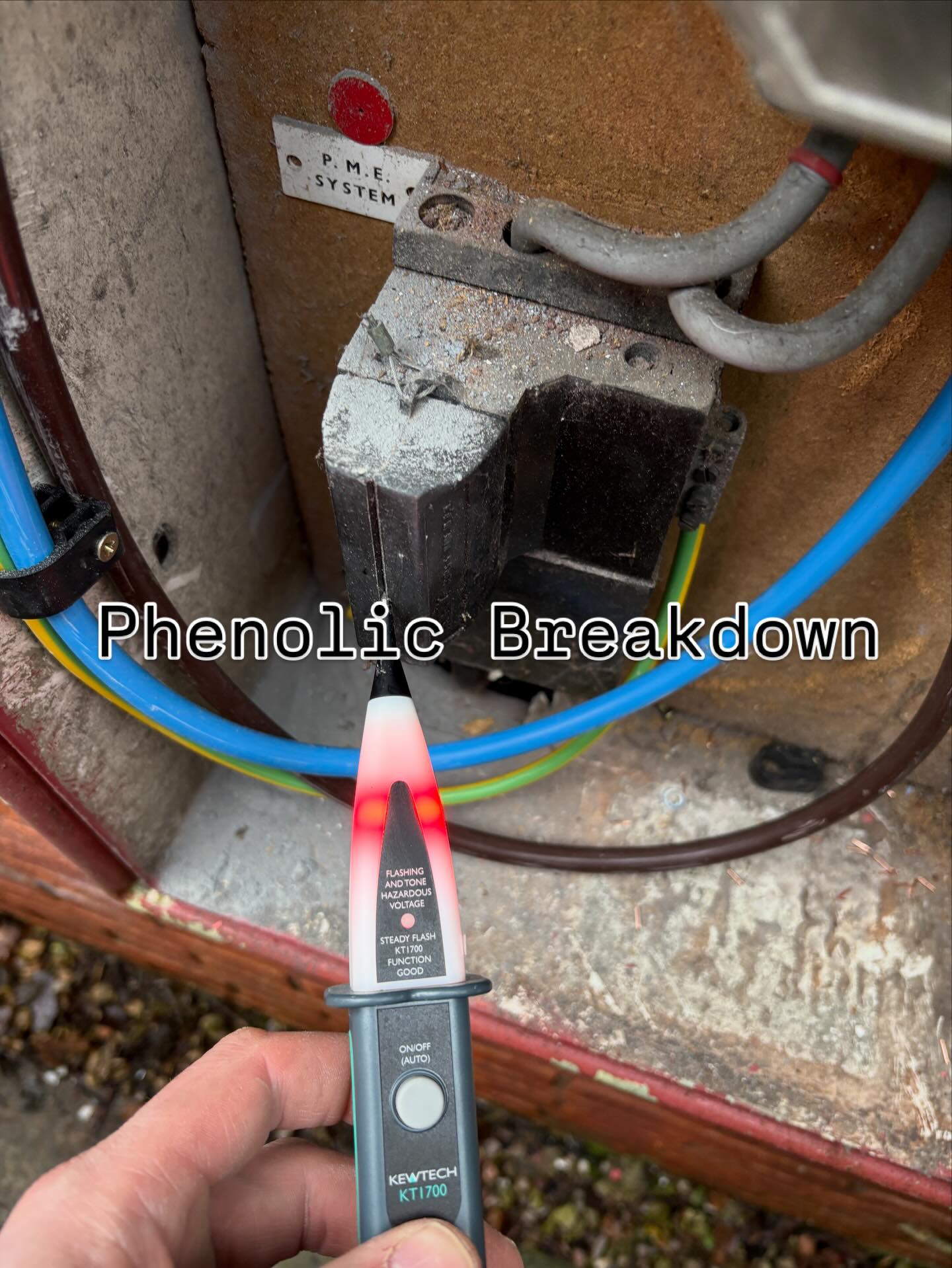 First hand experience of phenolic breakdown on a solar install. Surface voltage on the cutout. Reported to DNO on 105. Fault engineer confirmed voltage tracking across fuse carrier and cut out replaced within hours of first call by National Grid. Which is pretty good service! Think twice about pulling the fuse when its an old black one as this one appeared fine but tests showed otherwise. They can crack and break when old and subject to slight pressure. Not worth the risk #electrician #sparky #safeisolation #niceic efixx