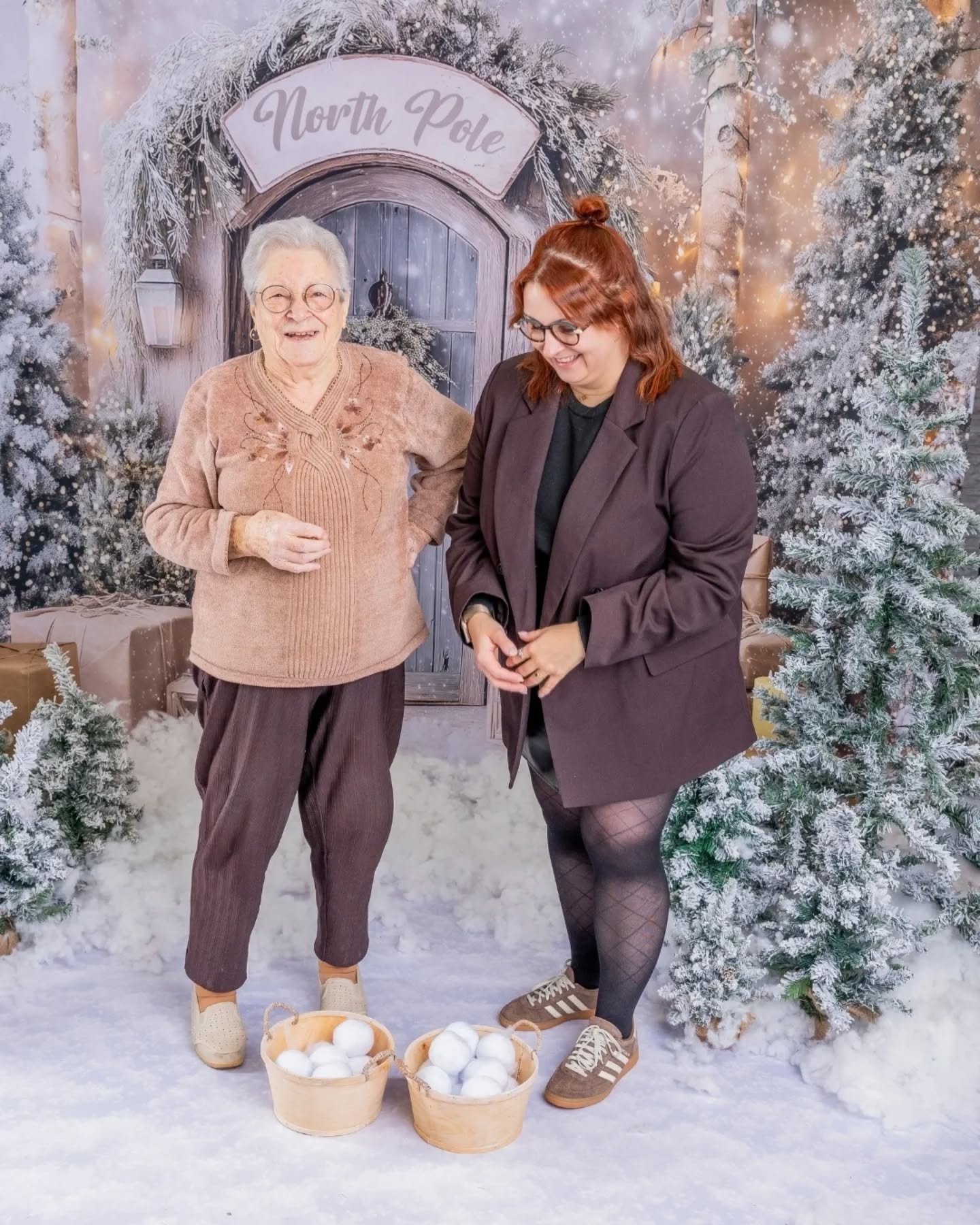 Le secret le mieux gardé pour "maitriser" ses modèles pendant une séance photo !!
Ne plus rien maitriser du tout 😅
C'était une bataille de boule de neige mémorable 😅❄️☃️
J'en ai pris plein l'objectif 🥳📸
✨️✨️✨️✨️✨️✨️✨️✨️✨️✨️✨️✨️✨️✨️✨️
📸 isabelle genebes photographe
☎️ 07.86.82.90.98
💻 isabellphotographie@gmail.com
✨️✨️✨️✨️✨️✨️✨️✨️✨️✨️✨️✨️✨️✨️✨️