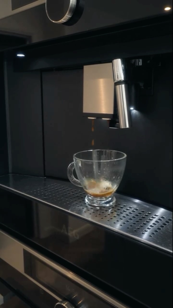 Considering a new kitchen? Let’s design it properly.
Thoughtful layouts, hidden details, beautiful results.
👉 Message us to start the conversation
@alexluscombe_ 🎥
#1066kitchens #kitchendesign #homerenovation #homeinspo #interiordesign