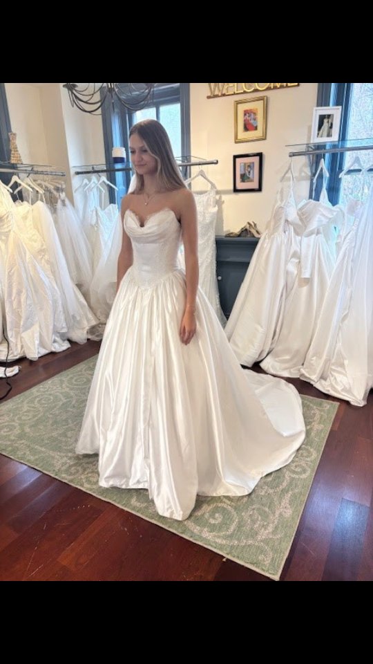 Just arrived from the New York Bridal Fashion Week. Which is your favorite?
Thank you Celicia for modeling the @ouithelabel 2026 Collection. You show how stunning these gowns are 💗