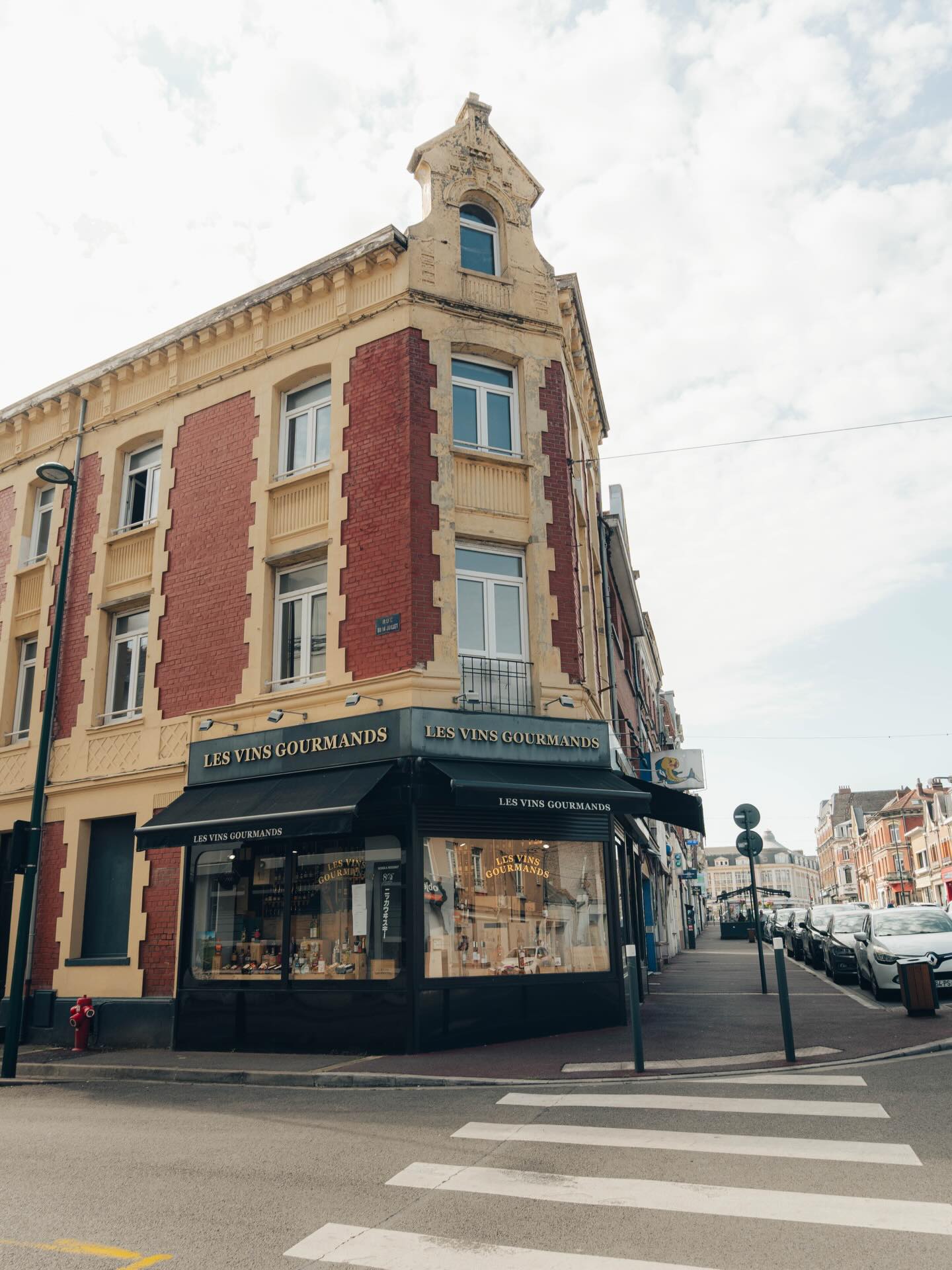 Mieux vaut tard que jamais 😉
Toute l’équipe des Vins Gourmands vous souhaite une très belle année 2026 !
On a hâte de vous retrouver dans nos trois caves.
À très vite ❤️
#lesvinsgourmands