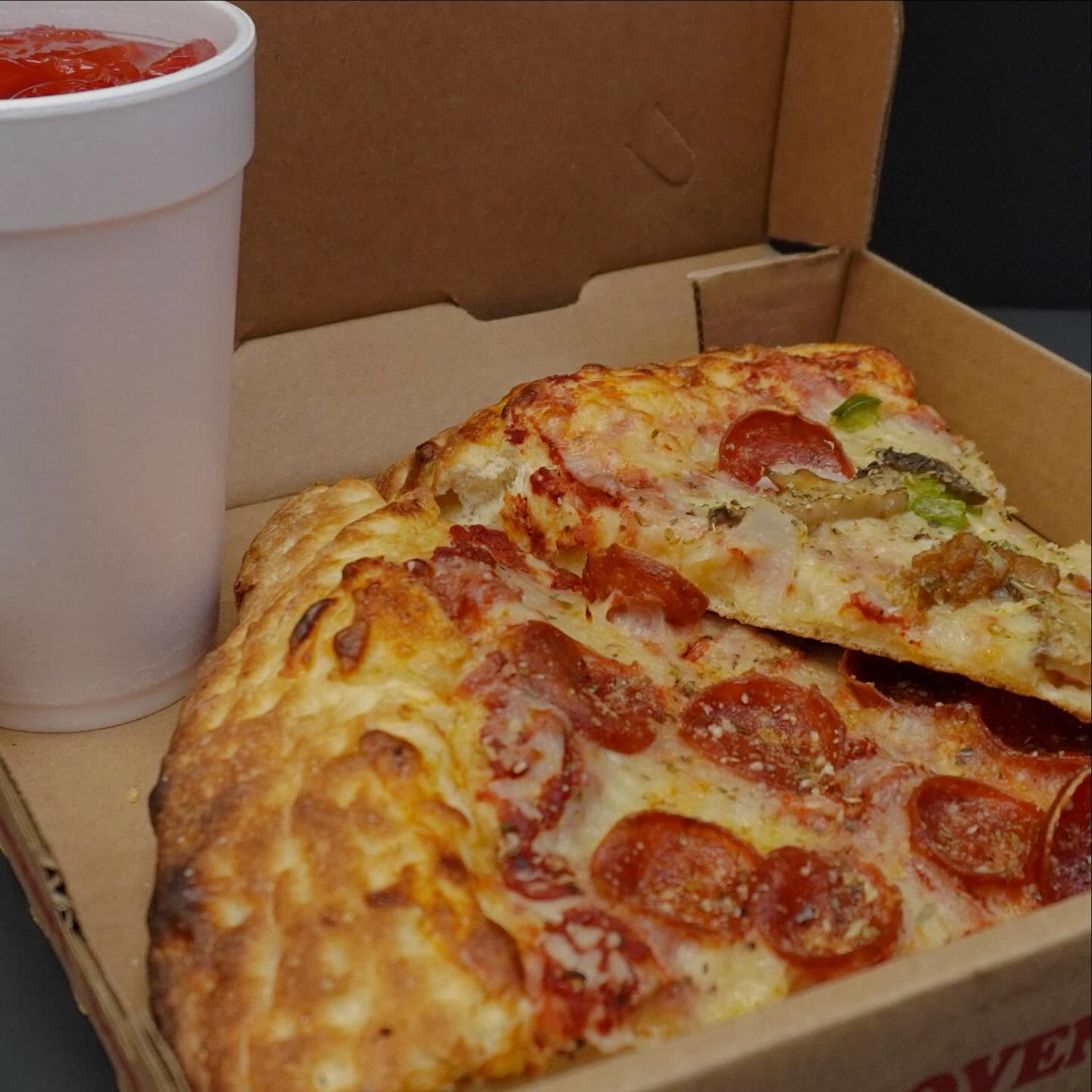 Where every slice hits different 🍕
Vinery Kitchen pizza—crafted, fired, unforgettable.
📍 3976 Pelham St, Dearborn Heights, MI
☎️+1 (313) 562-2880
⏰ Open 7 Days