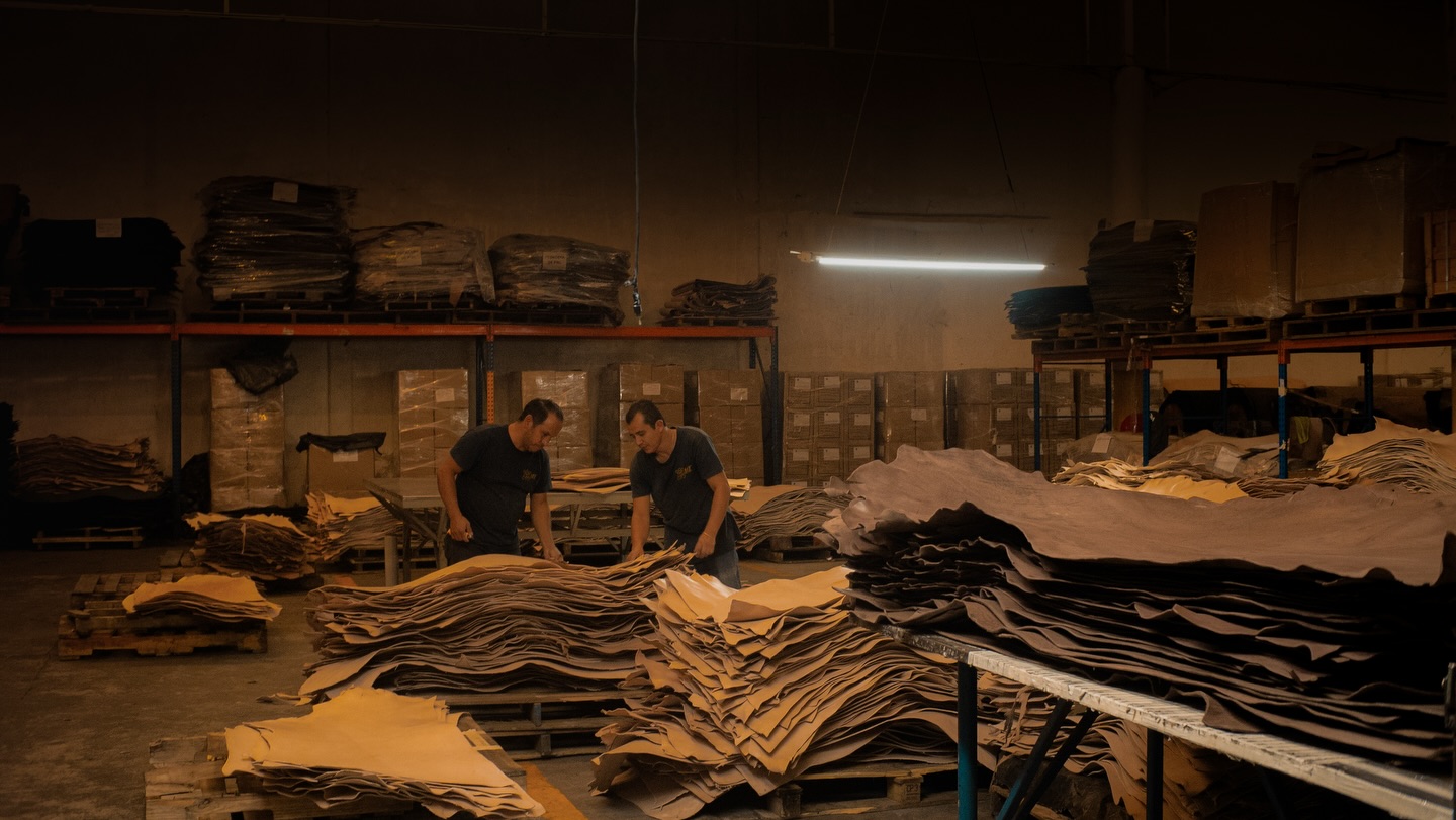 Where craftsmanship meets scale.
Bulk orders for those who think long-term.
Start now! 📦
#tannery #leather