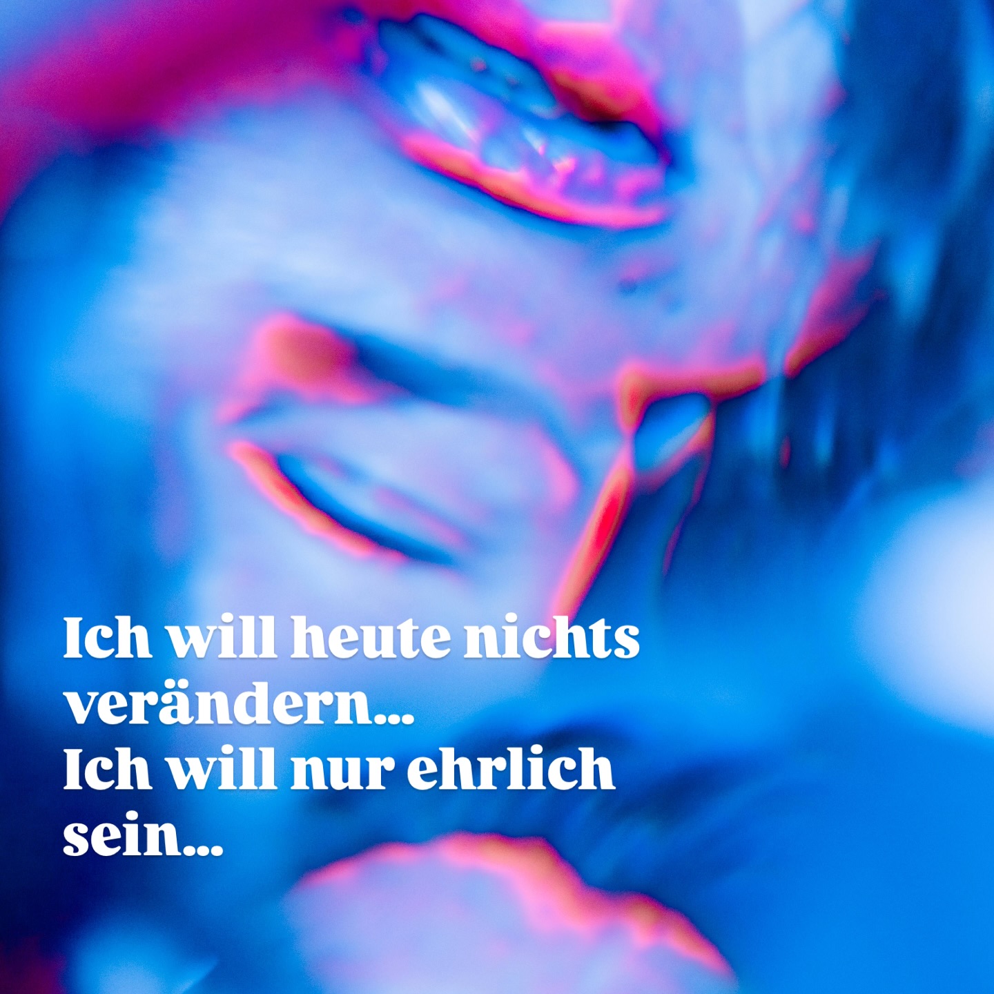 Ich fĂŒhl mich heute leer.
Mein Hals kratzt. Mein Kopf will nicht denken.
Und trotzdem sitze ich hier â weil ich dranbleiben will.
Aber heute nicht mit Glanz.
Nicht mit Strategie.
Nur mit Ehrlichkeit.
Vielleicht brauchst du das auch:
Ein Raum, wo du dich zeigen darfst â auch wenn nichts perfekt ist.
Vielleicht ist das der erste Schritt.
#ehrlichsein #sichtbarkeit #kĂŒnstlerleben #authentischzeigen #portraitkunst