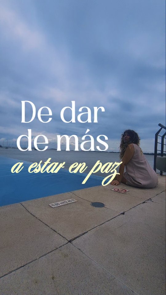 Dar de más en tus relaciones no siempre es falta de amor propio. Muchas veces es una forma aprendida de vincularte que hoy ya no te deja en paz.
Esta clase no es para empezar de cero
ni para hacer más trabajo interno.
Es para entender por qué, aun sabiendo tanto,
el amor sigue costando o las historias se siguen repitiendo por más que cambien las personas.
Y descubrir qué paso interno te permitiría vivirlo de otra manera.
De dar de más a estar en paz · 26/01
Si querés recibir la información,
escribime “info” en comentarios o por mensaje privado.
Aquí estoy para leerte.