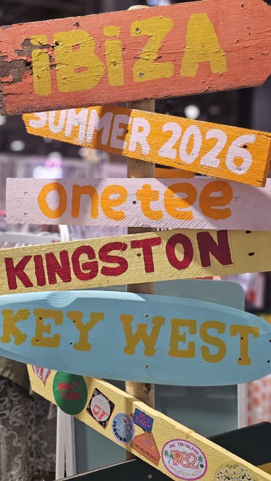 ✨️ One Tee 2026
Derrière chaque collection il y a une préparation , une reflexion , un travail 🤩🤩🤩.
Quel plaisir de retrouver la team One Tee au salon Whosnext à Paris pour préparer chaque nouveau chapitre ...
💫 C'était en septembre dernier (ce qui justifie la bonne mine 😂... accompagnée de ma Souad 😍
Le chapitre 14 arrive prochainement en boutique, il est magnifique , des nouvelles pièces inédites, des couleurs sublimes ,...hate de vous le présenter !!!
Vous voulez plus de photos ? OUI - NON 🙄
Merci Ingrid, Franck, Jana, Ines 🥰 pour ce chapitre
Belle journée 😍
#onetee #lyon #apparenceavantapres