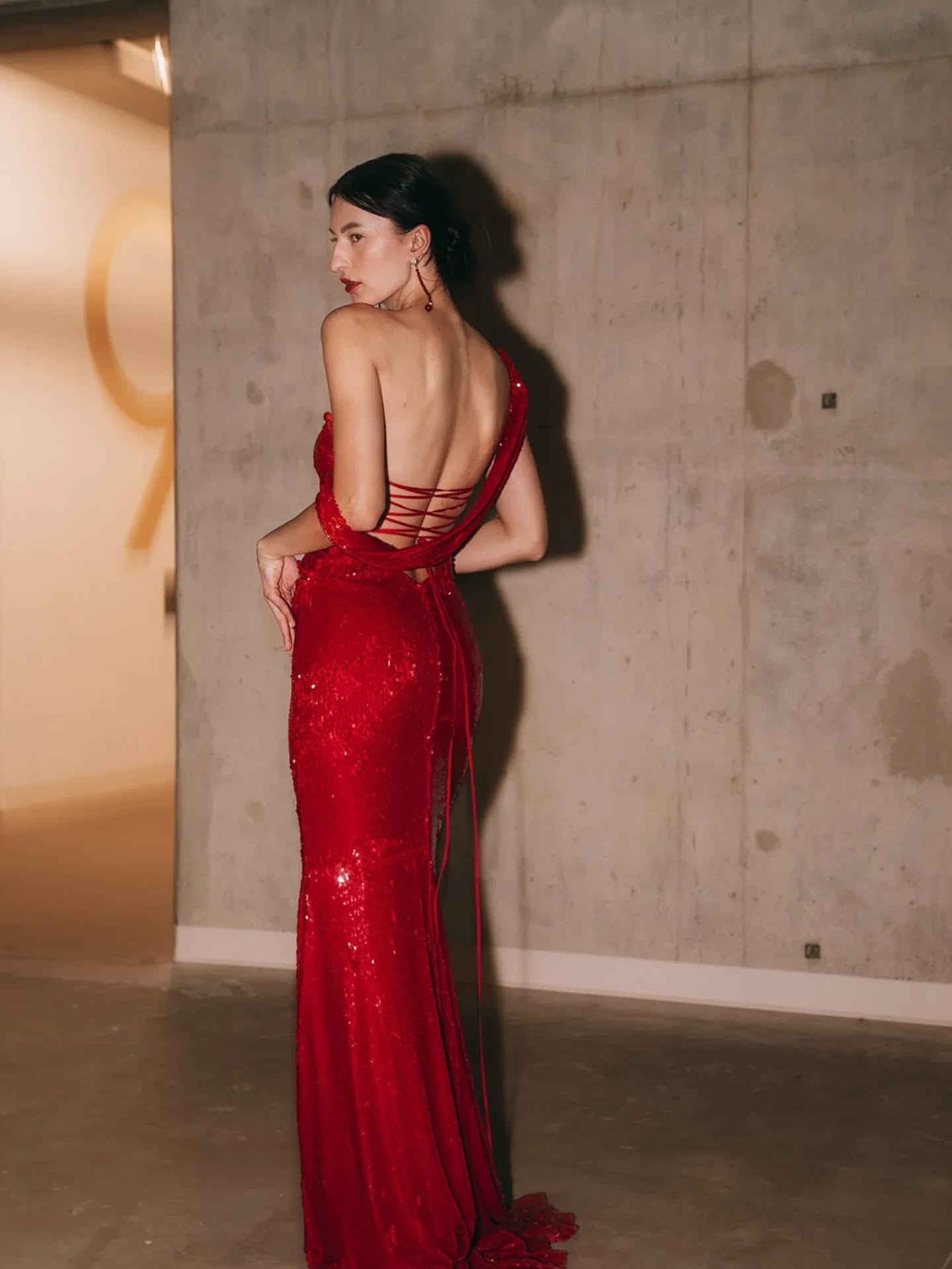 Not made to go viral. Made to last.
Our eveningwear isn’t seasonal noise. It’s shape, weight, and intention — designed, cut, and finished slowly.
Runway moments.
Hands at work.
Details you notice only when you’re close.
For evenings that don’t need an audience.
Photos by @ann_zhang_photography
#OUMAAtelier #couturefashion #eveningwear #MadeInCanada #CanadianFashion