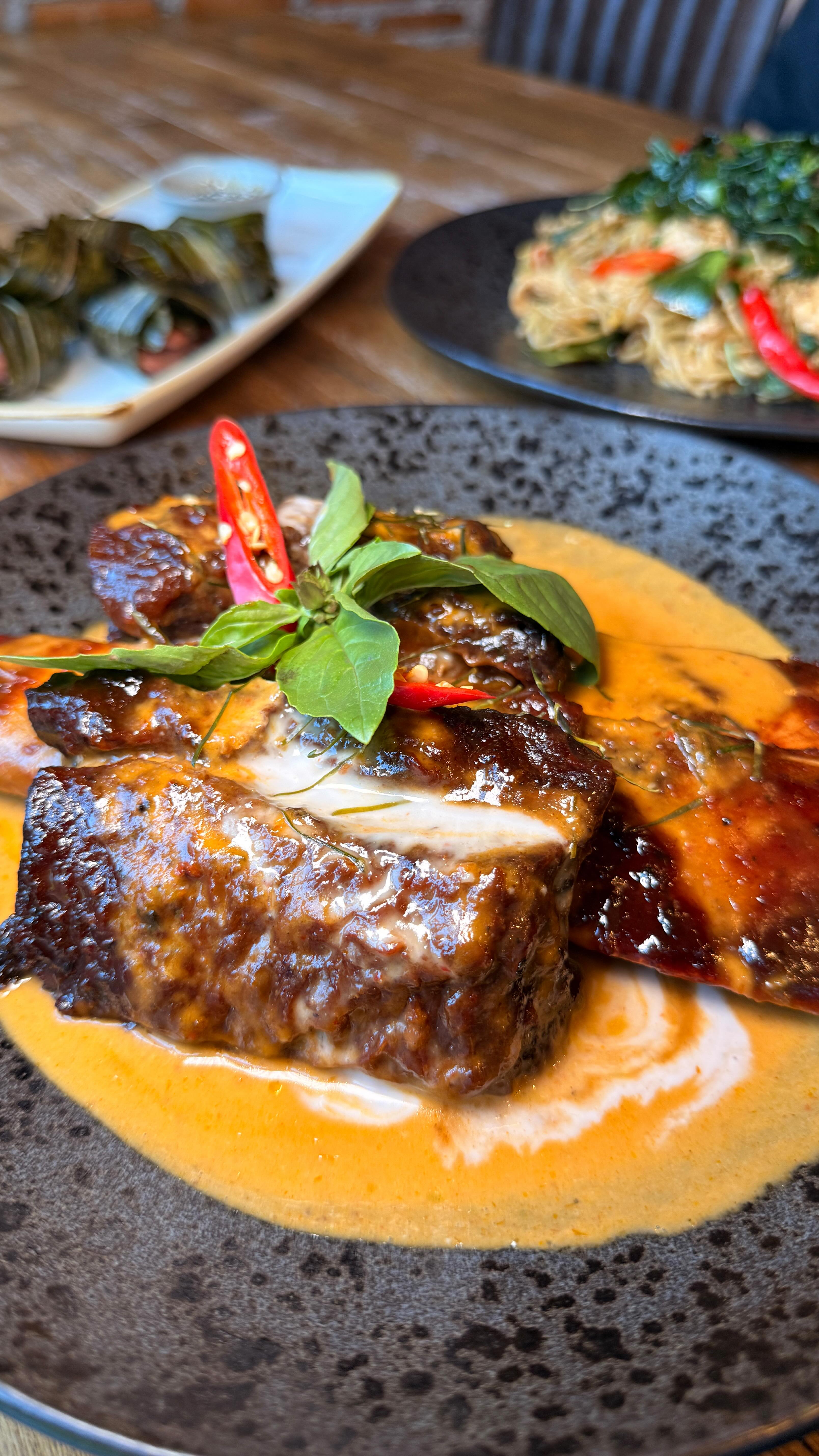 NOKS BEEF SHORT RIB 🤤
Marinated for 24 hours in Nok’s secret sauce, then slow-cooked for 5 hours until it falls apart
Soft, sticky on the outside and full of flavour 😋
And just in case you needed an excuse…
We have 20% off throughout January for dining in and take away - Use code JAN20
You’re going to want to try this one 🤤
#thaifood #noksthaistreetfood #thaistreetfood #stockport #stockportfood