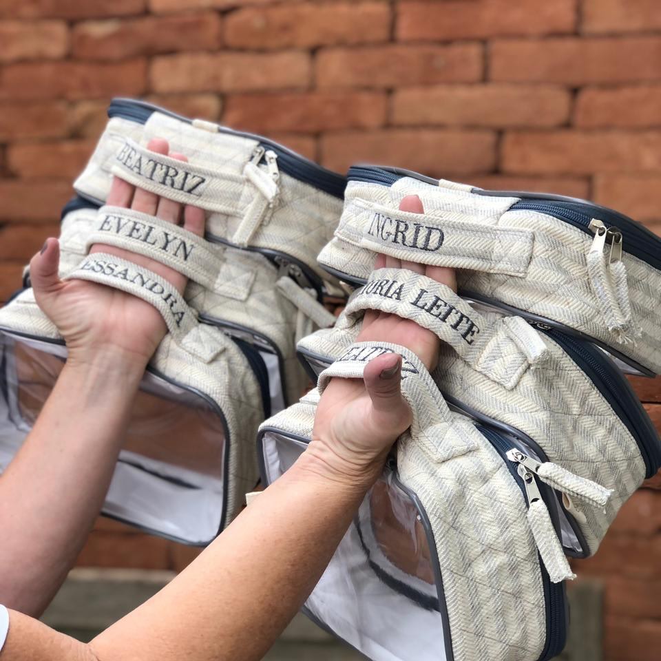 Maletinhas Personalizadas (tamanho P) ✨💫👝💗
.
.
#feitoamao #necessaire #necessaireorganizadora #makeup #handbag