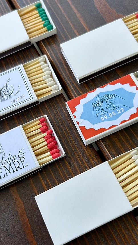 Hayal et.
Tasarımını yap.
Baskısız kibrit kutusunu sana ait bir tasarım kibrit kutusuna dönüştür ✨
.
.
Imagine.
Design.
Create your matchbox with your own unique design ✨
#candlelabtr #özgüntasarım #tasarımkibritler #mumyapımı #mumatölyesi