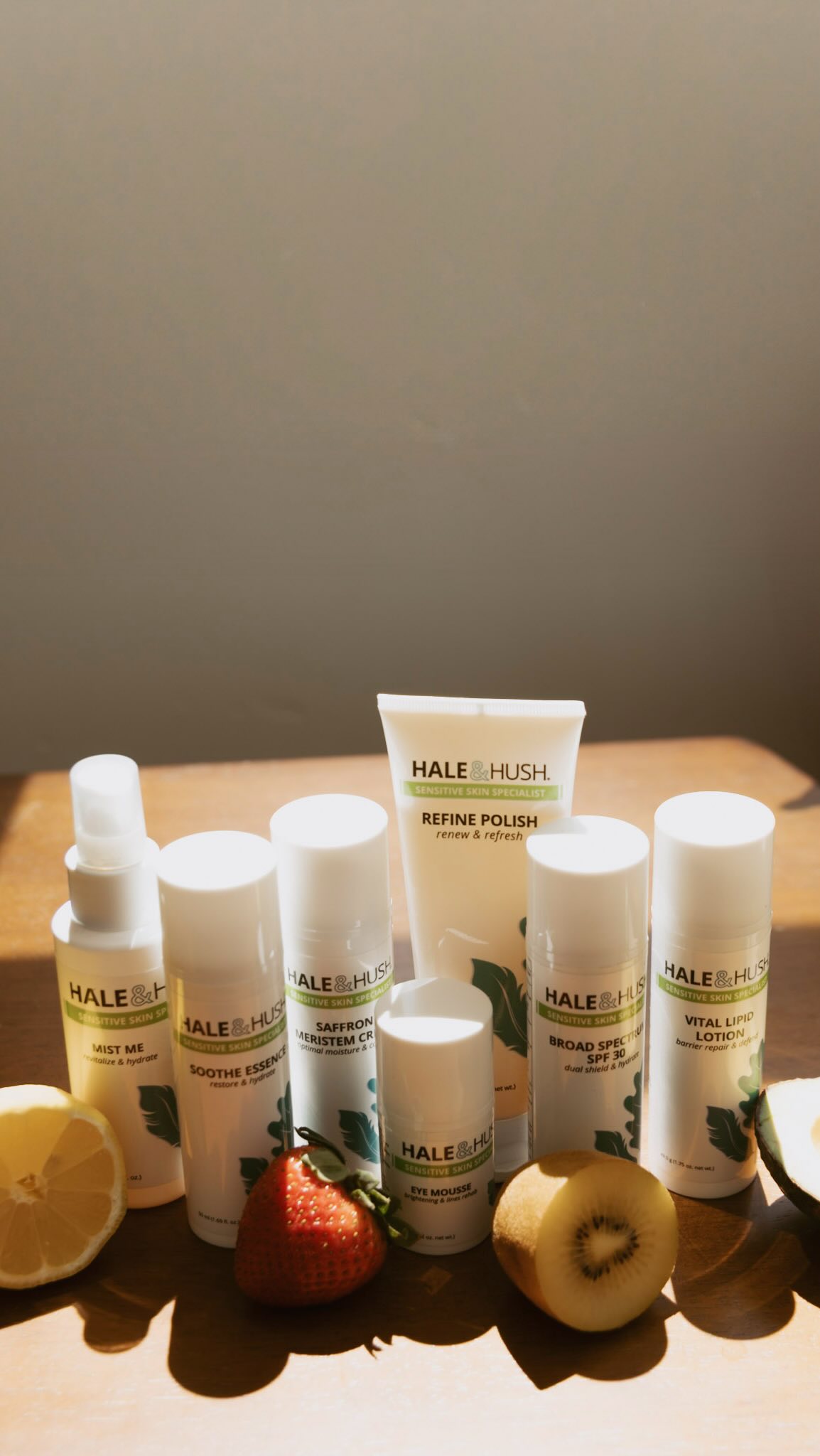 Before your wax avoid:
Caffeine ☕ Increases skin sensitivity and can make waxing more uncomfortable.
Oils & lotions 🧴Wax adheres best to clean, dry skin. Products create slip and reduce grip.
Sun or tanning beds ☀️ Recently tanned skin is more fragile and more prone to irritation or lifting.
Heavy workouts right before your appointment 🏋️♀️ Increased blood flow and heat can heighten sensitivity, making waxing more painful.